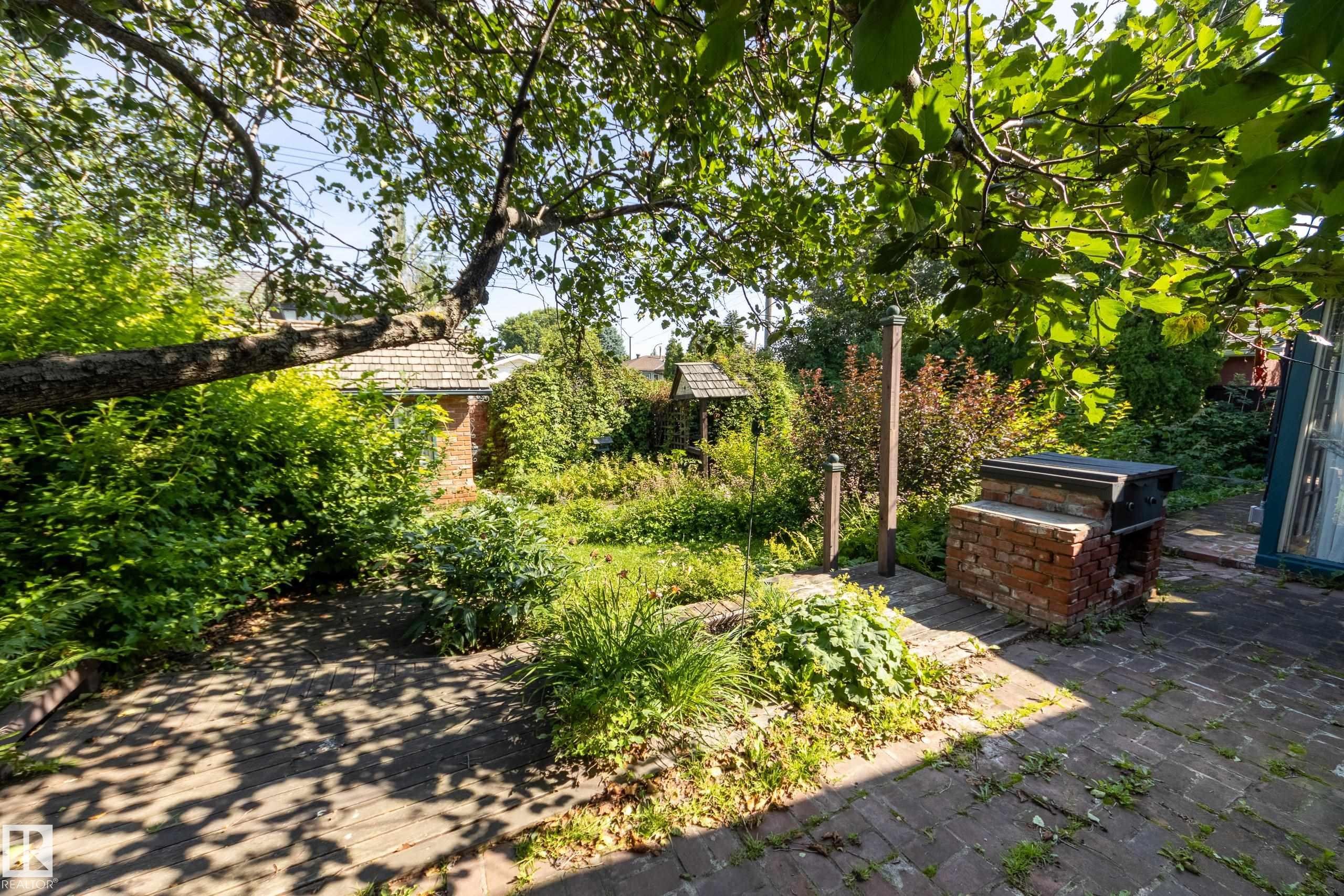 4716 109 Avenue Nw, Edmonton, AB - Outdoor