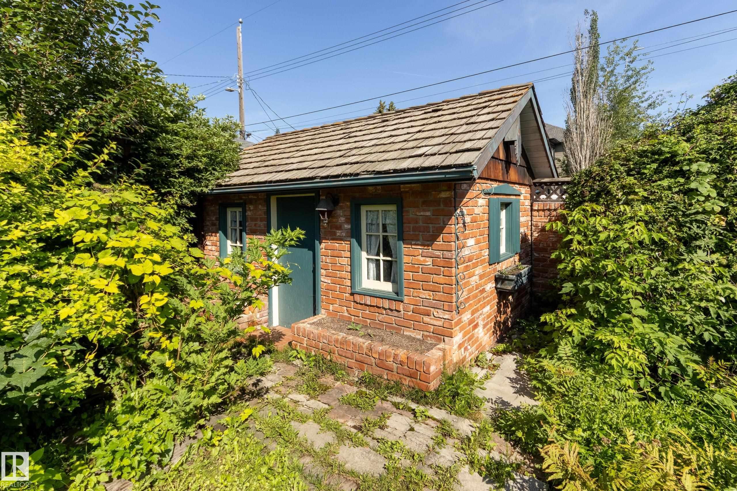 4716 109 Avenue Nw, Edmonton, AB - Outdoor