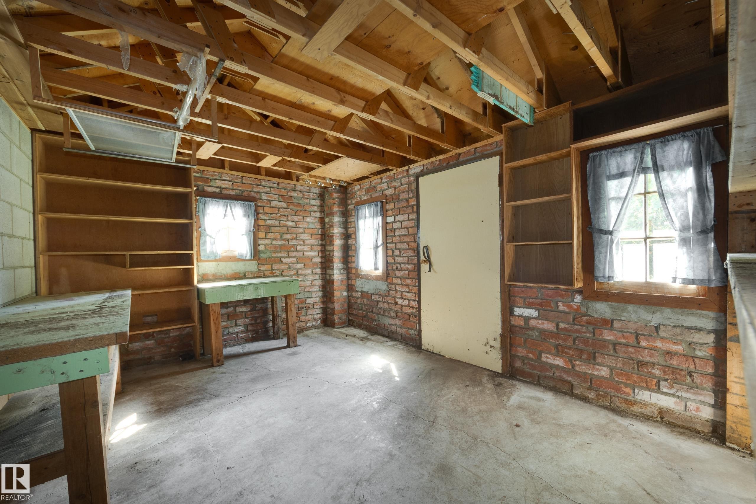 4716 109 Avenue Nw, Edmonton, AB - Indoor