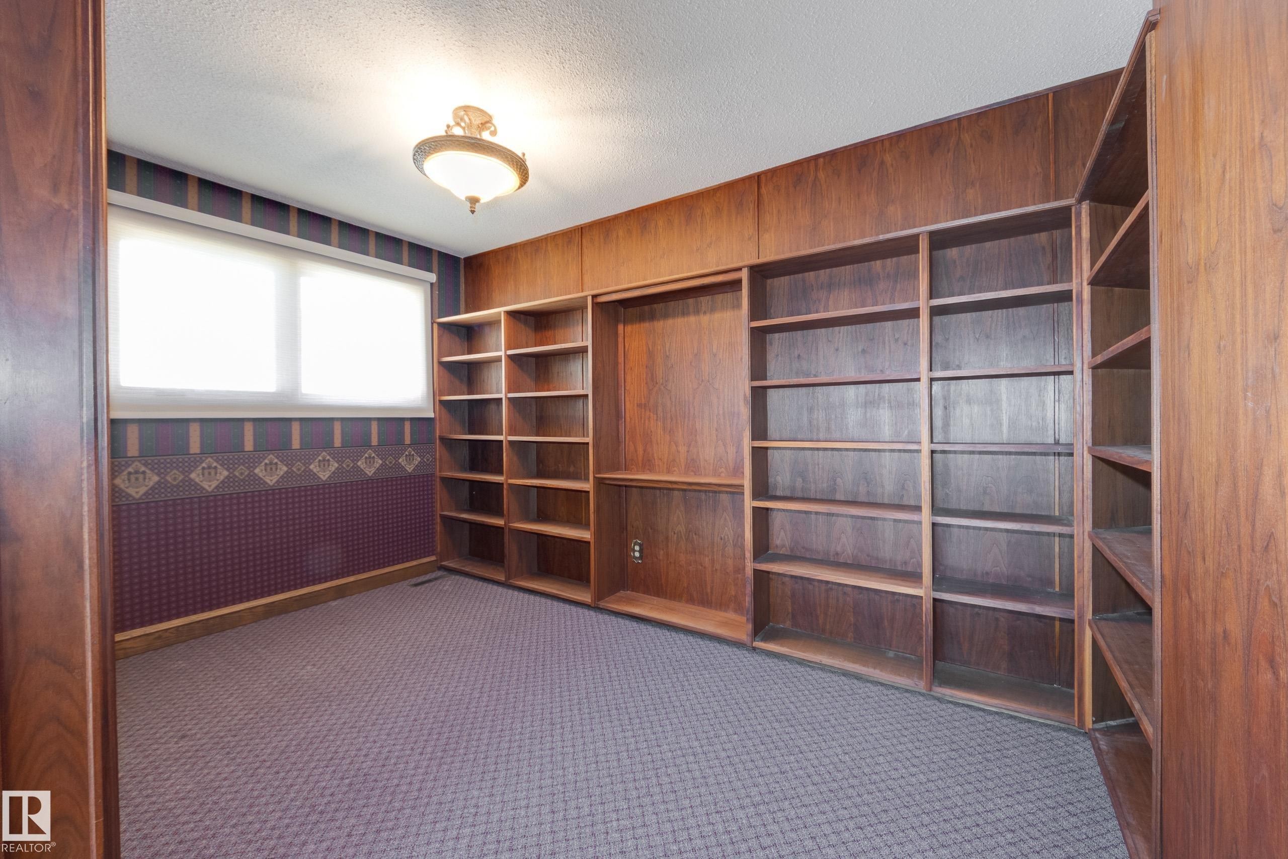 4716 109 Avenue Nw, Edmonton, AB - Indoor