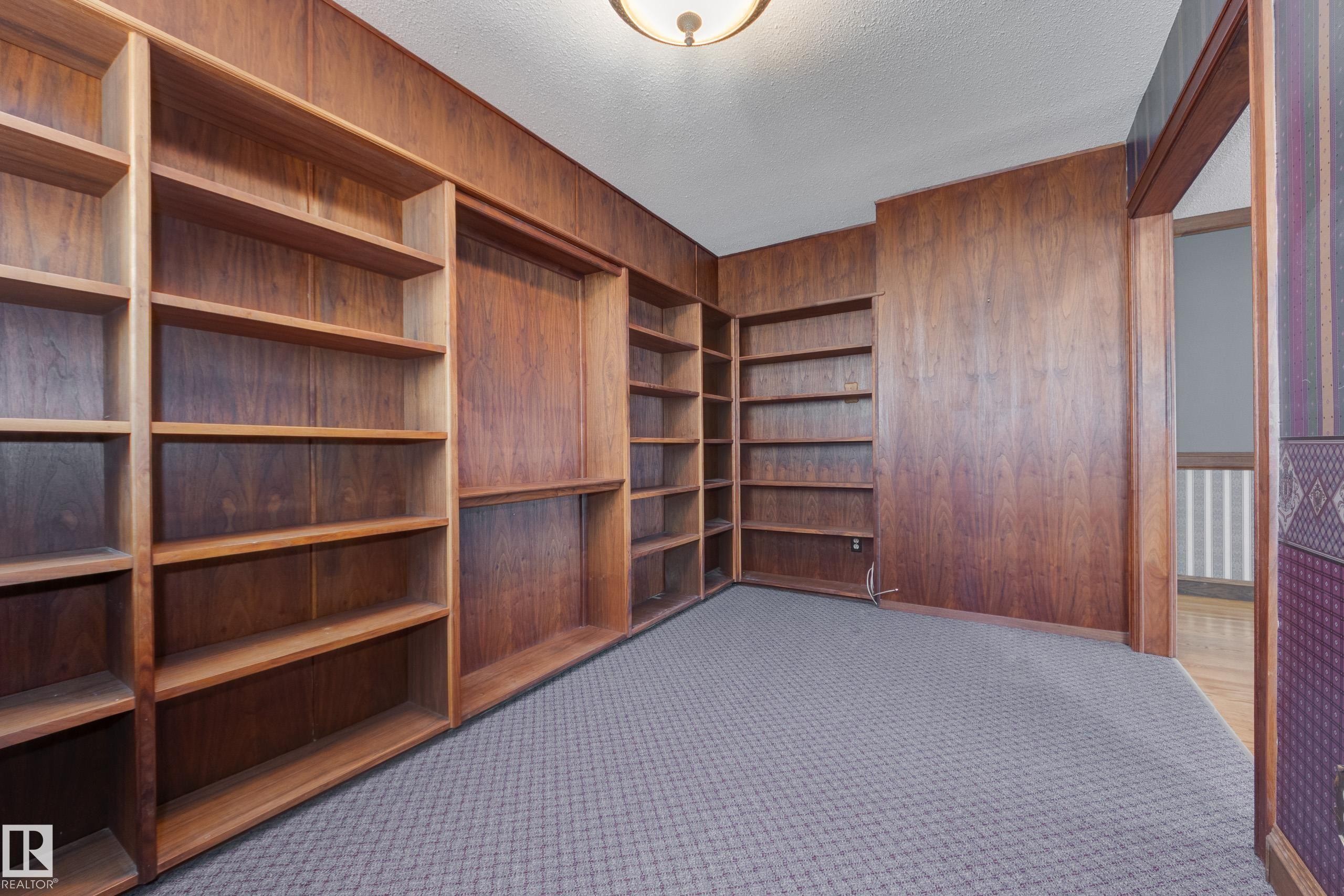 4716 109 Avenue Nw, Edmonton, AB - Indoor Photo Showing Other Room