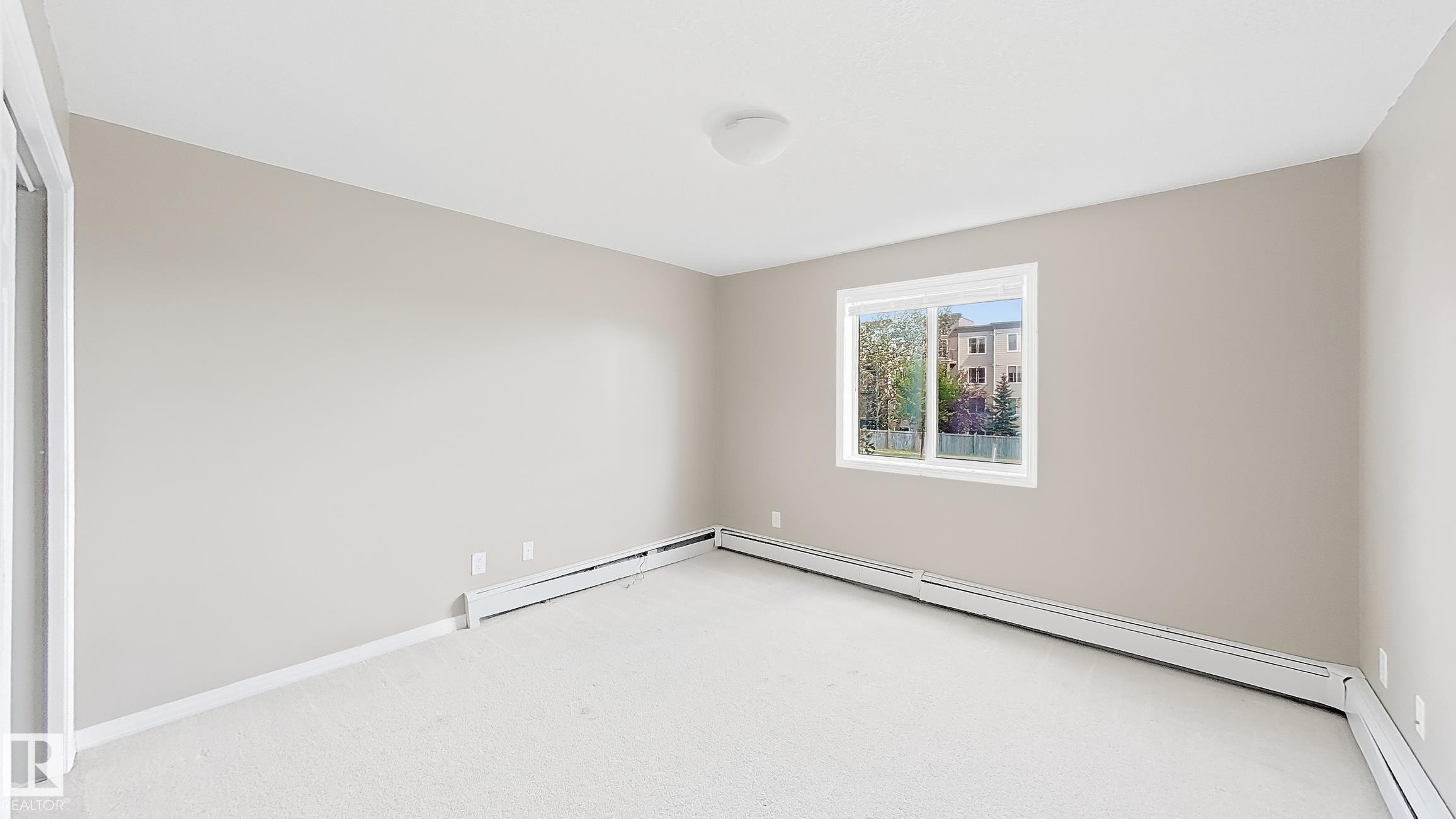 #213 5005 165 Av Nw Nw, Edmonton, AB - Indoor Photo Showing Other Room