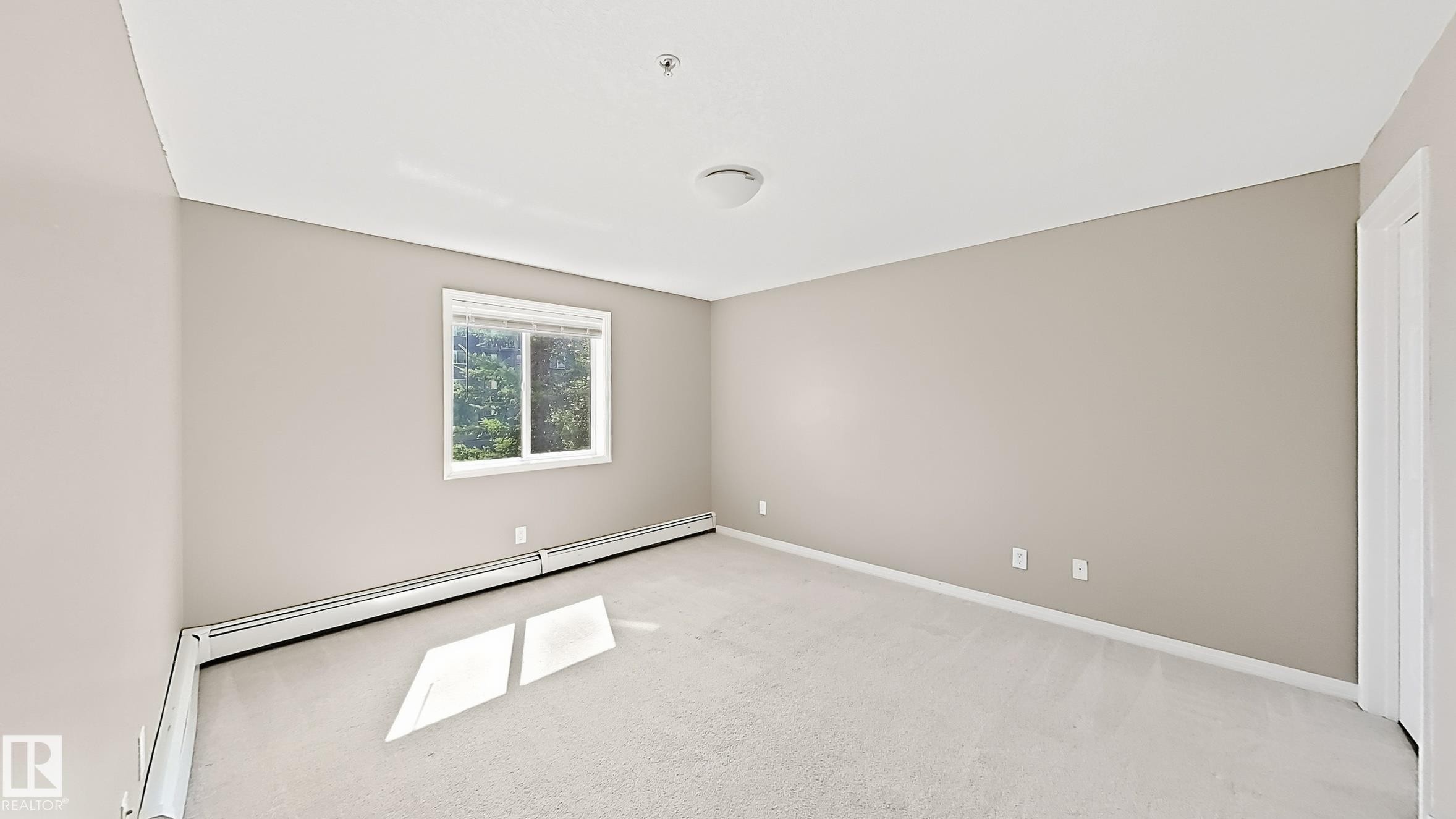 #213 5005 165 Av Nw Nw, Edmonton, AB - Indoor Photo Showing Other Room