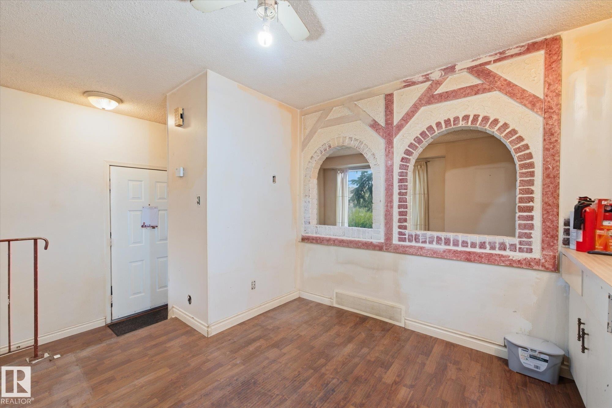 4305 35 Street Nw, Edmonton, AB - Indoor Photo Showing Other Room