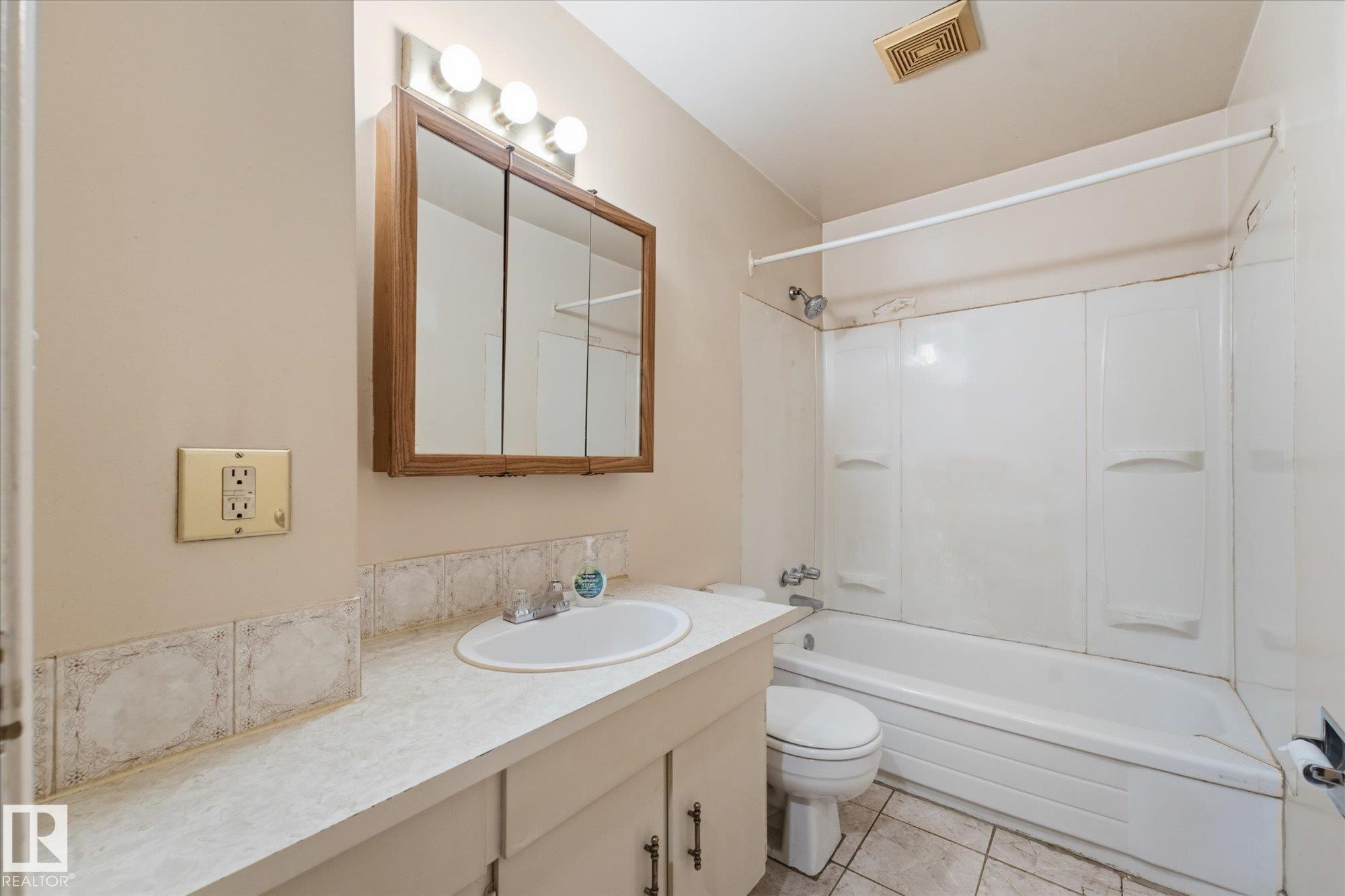 4305 35 Street Nw, Edmonton, AB - Indoor Photo Showing Bathroom