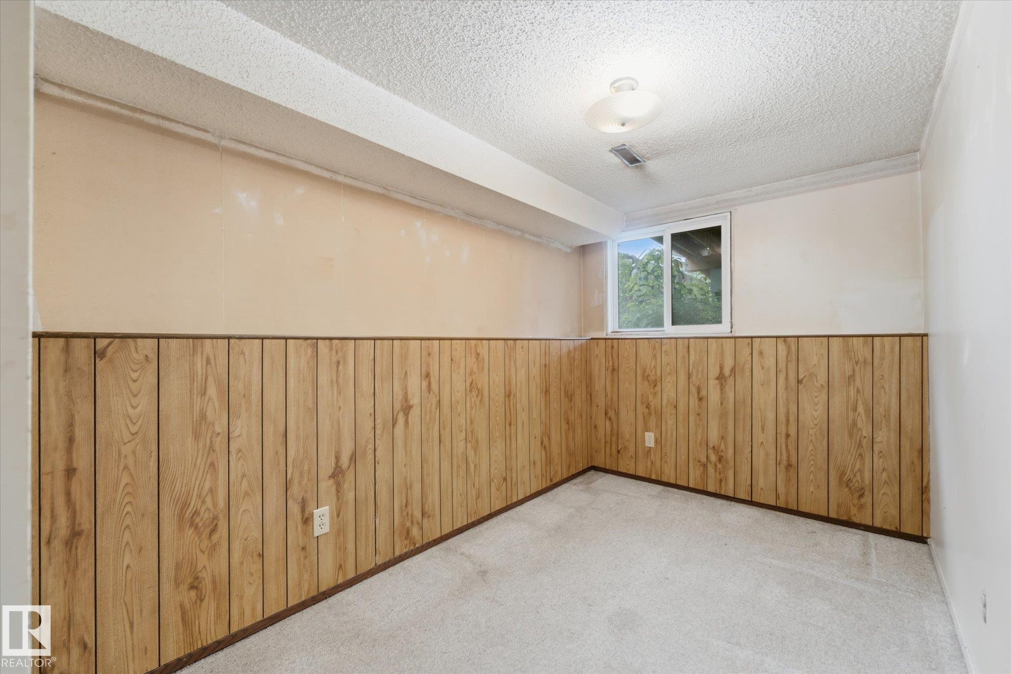 4305 35 Street Nw, Edmonton, AB - Indoor Photo Showing Other Room