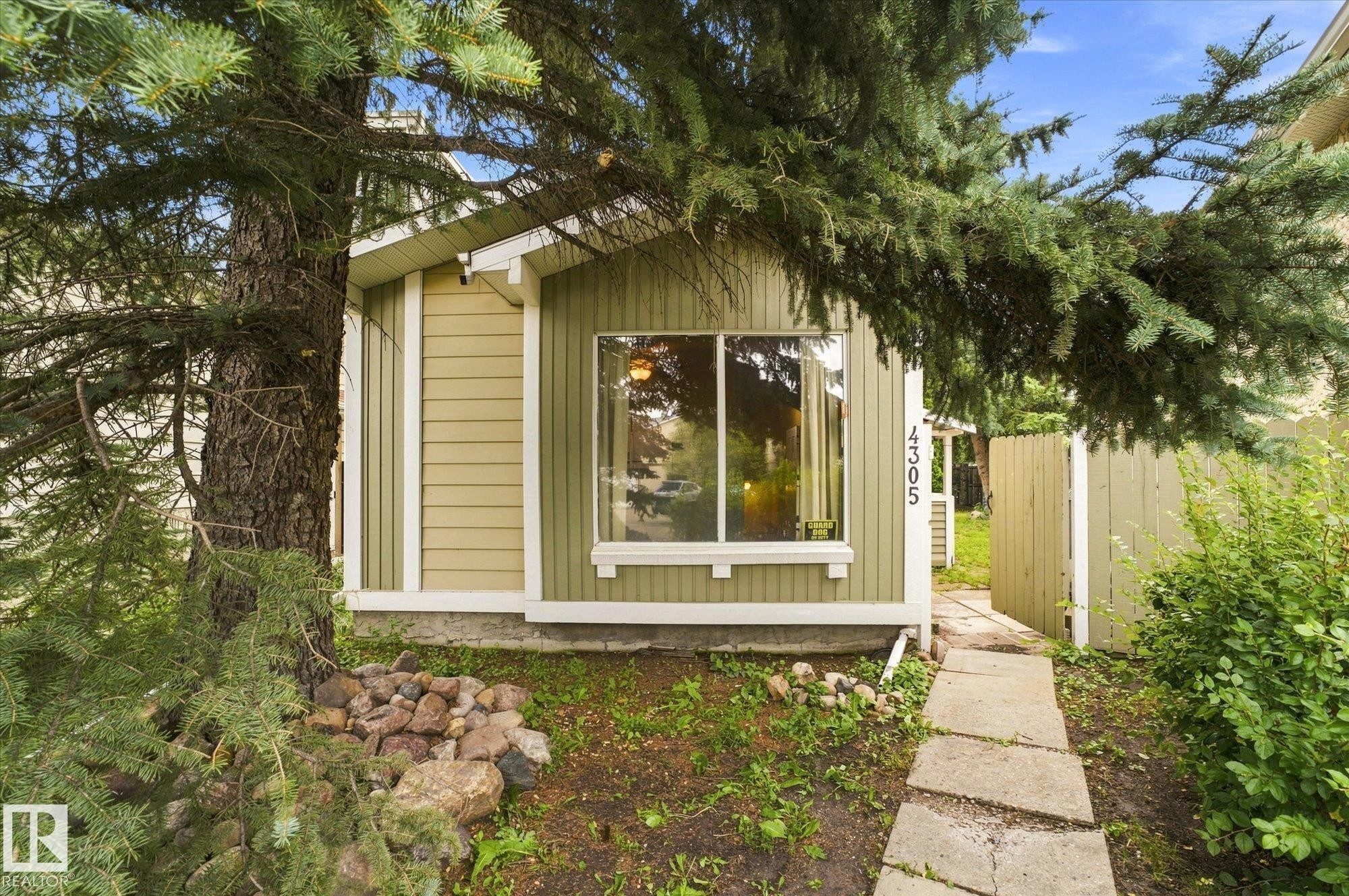 4305 35 Street Nw, Edmonton, AB - Outdoor