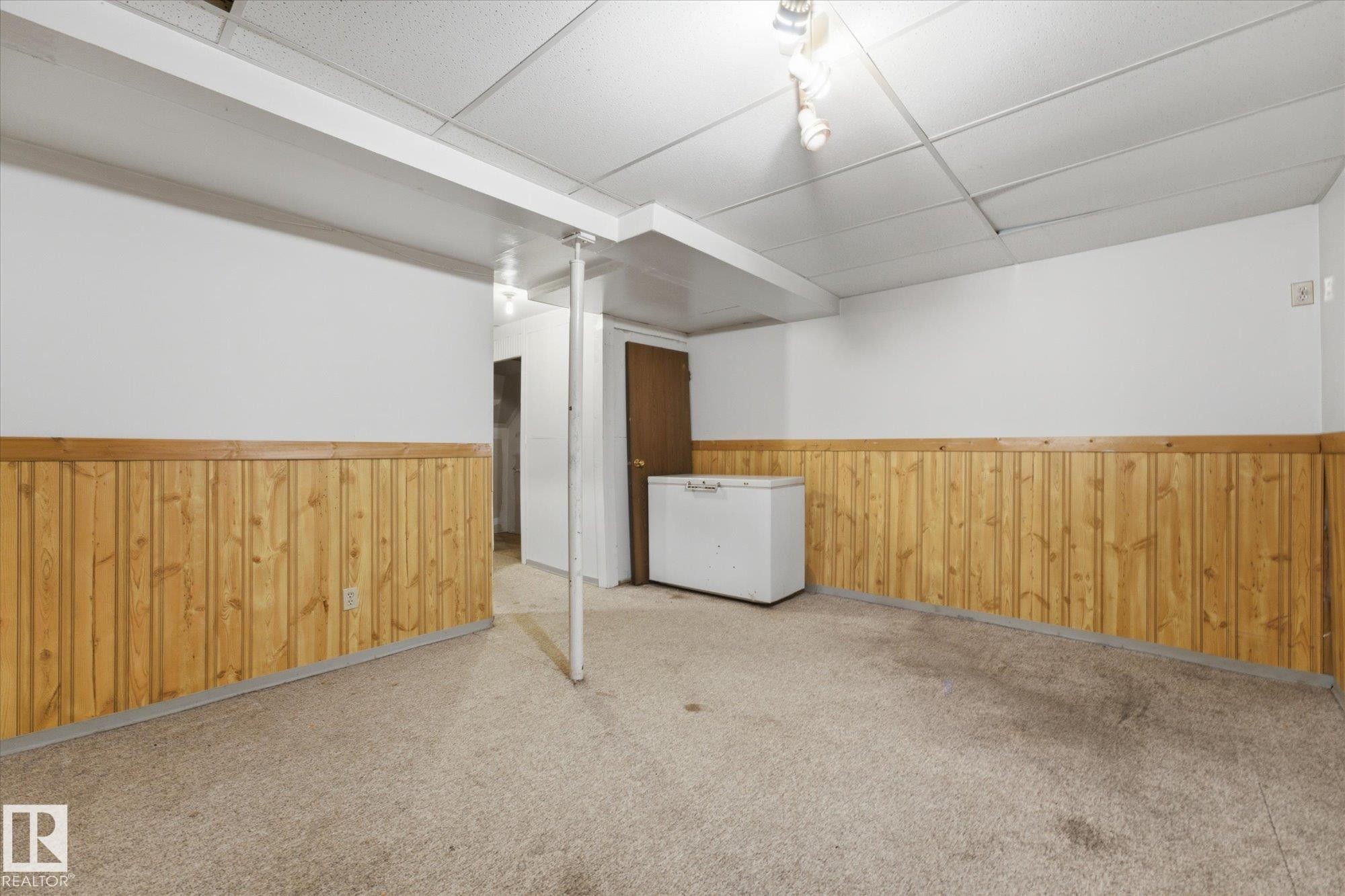 4305 35 Street Nw, Edmonton, AB - Indoor