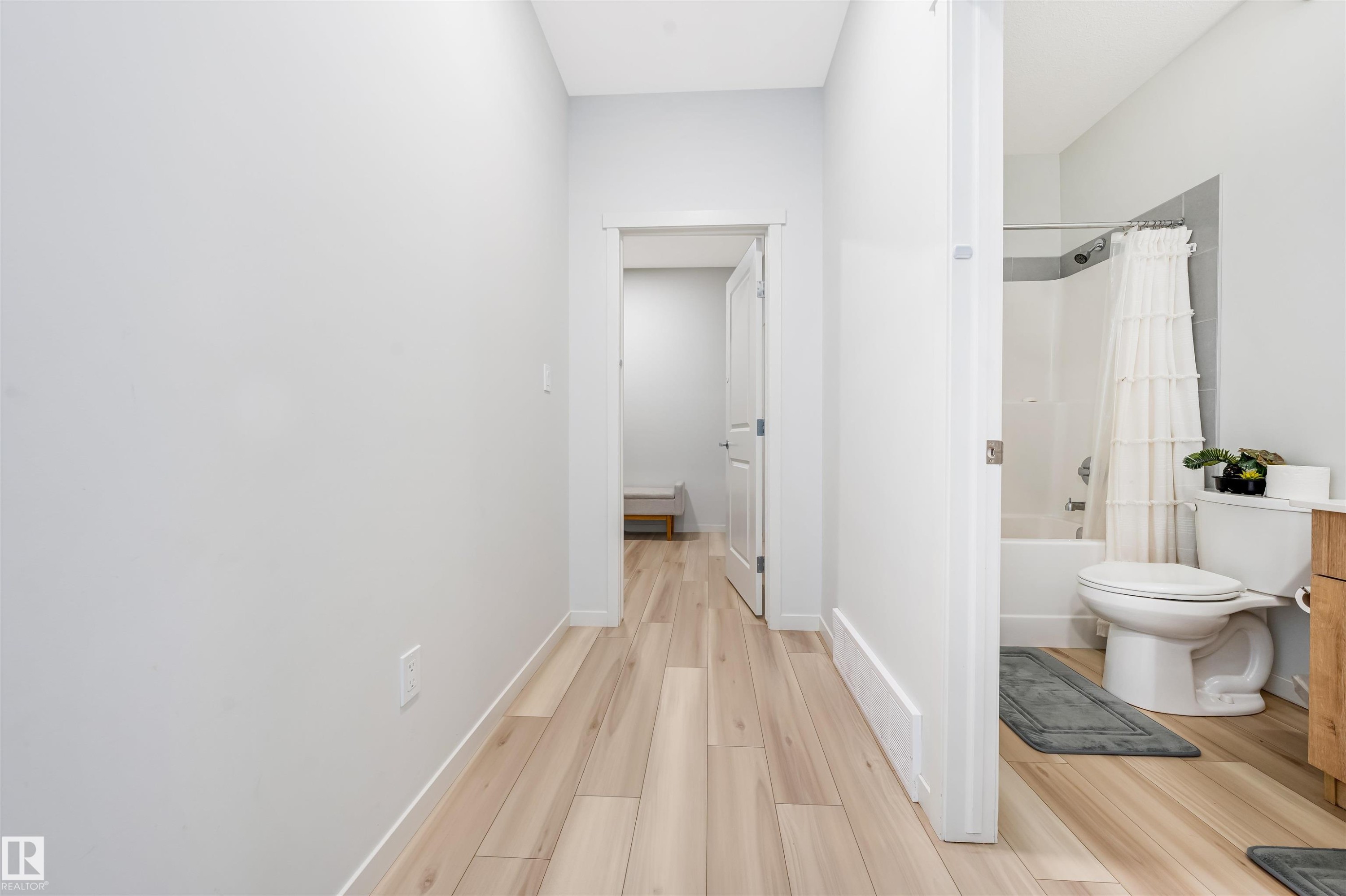 17072 45 Street Nw, Edmonton, AB - Indoor Photo Showing Bathroom