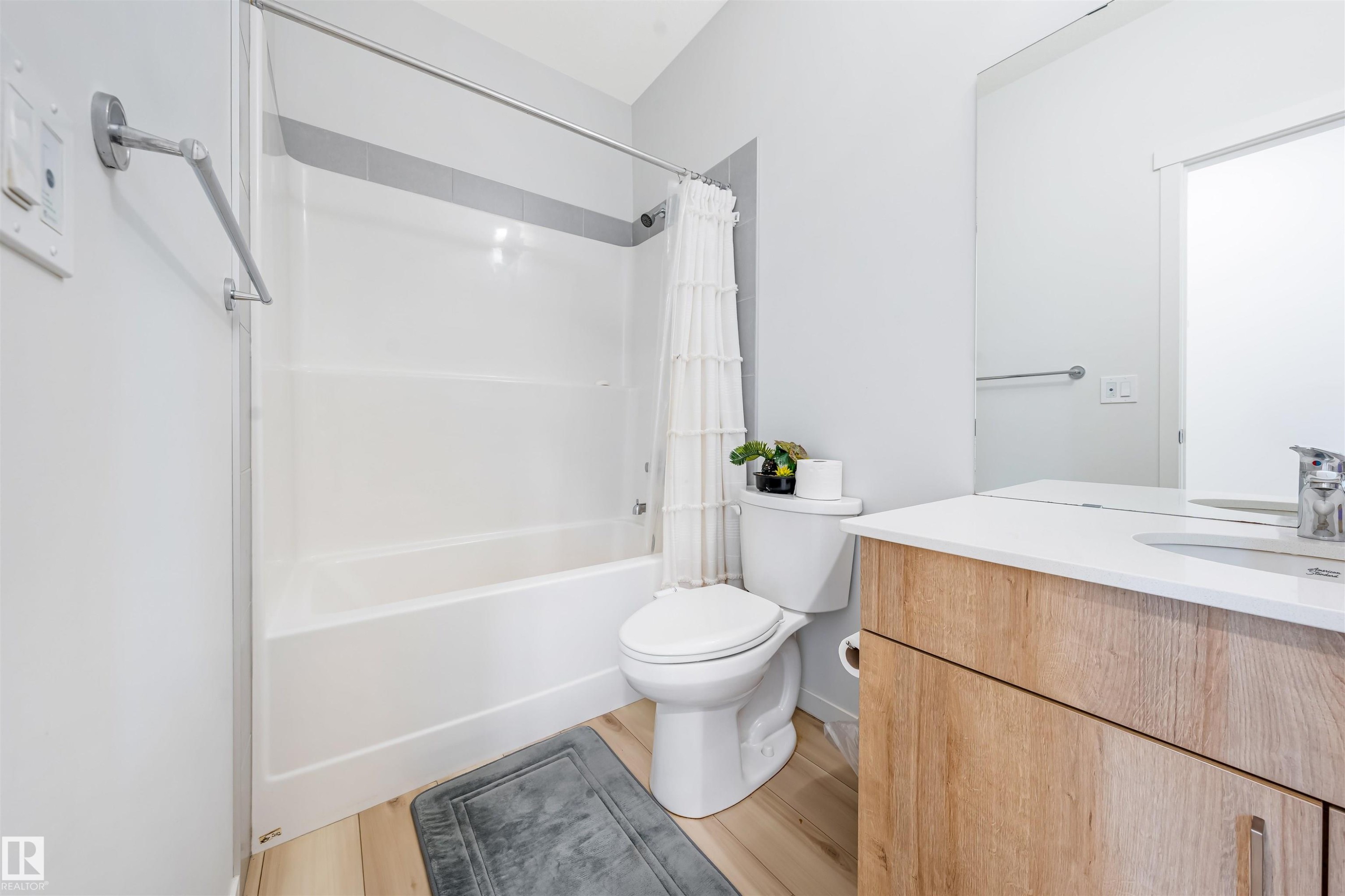 17072 45 Street Nw, Edmonton, AB - Indoor Photo Showing Bathroom