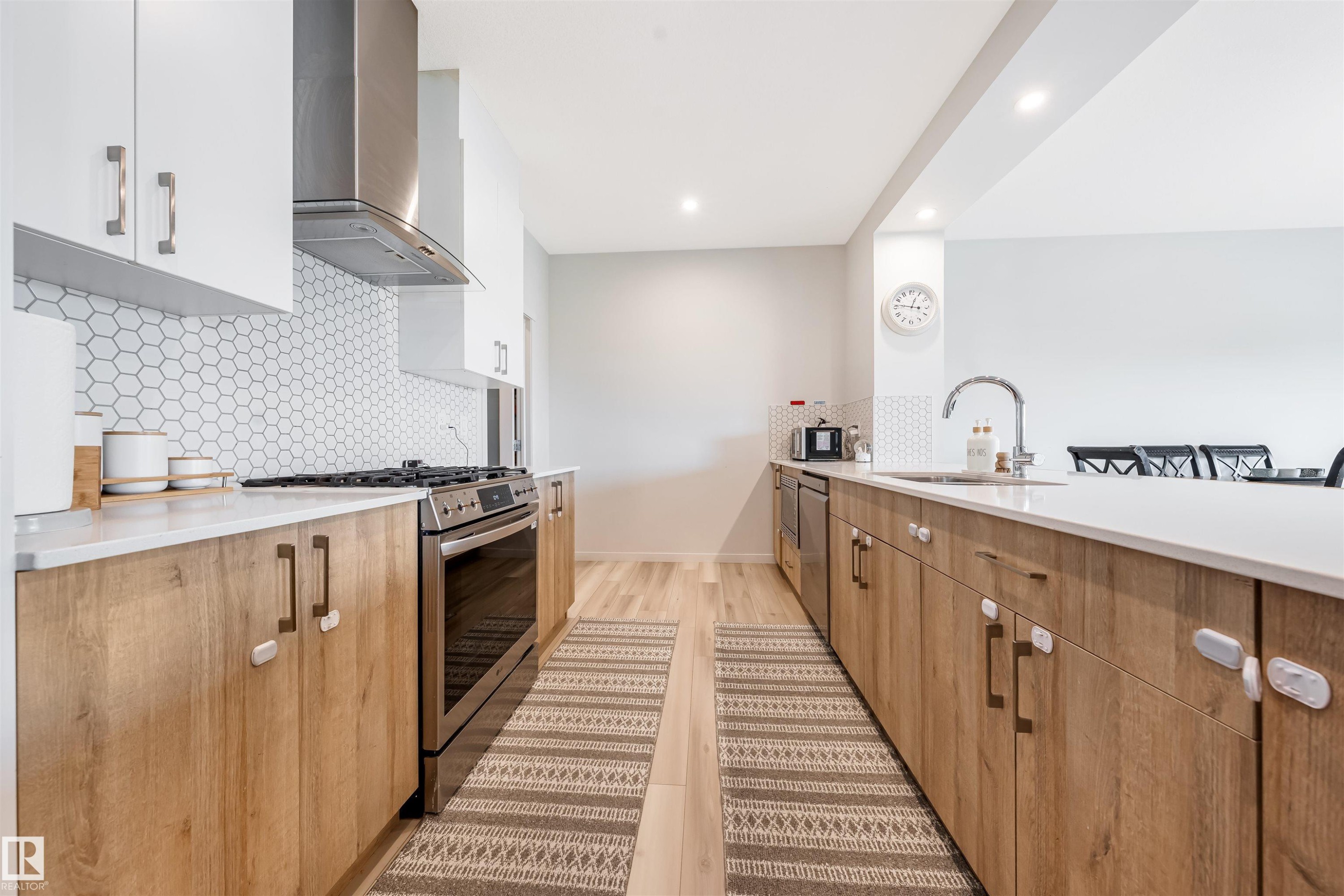 17072 45 Street Nw, Edmonton, AB - Indoor Photo Showing Kitchen With Upgraded Kitchen