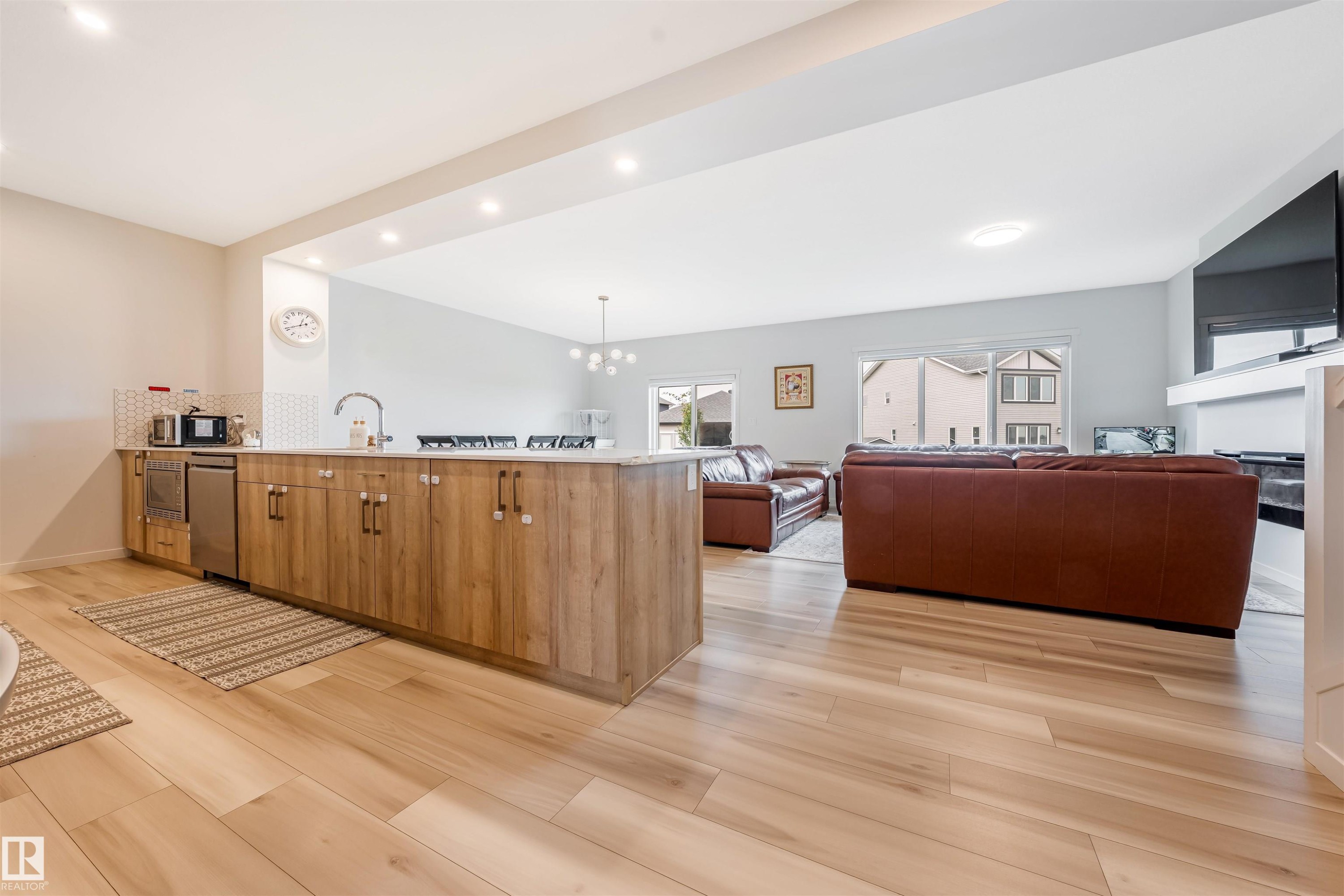 17072 45 Street Nw, Edmonton, AB - Indoor