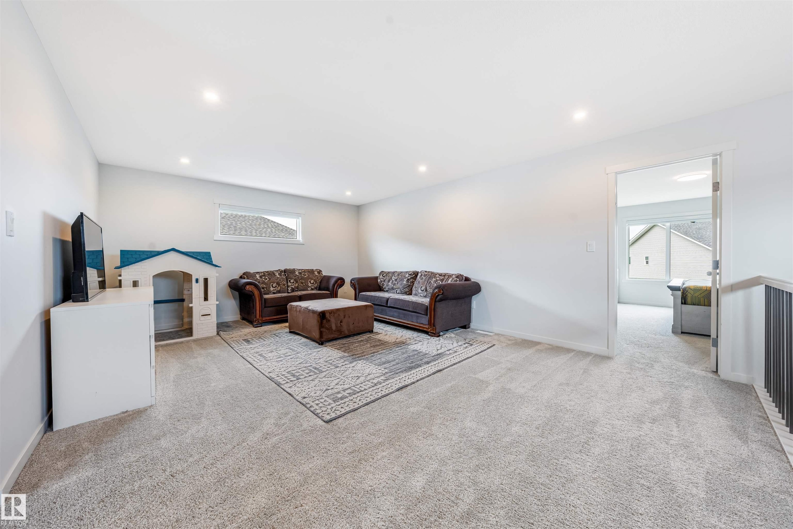 17072 45 Street Nw, Edmonton, AB - Indoor