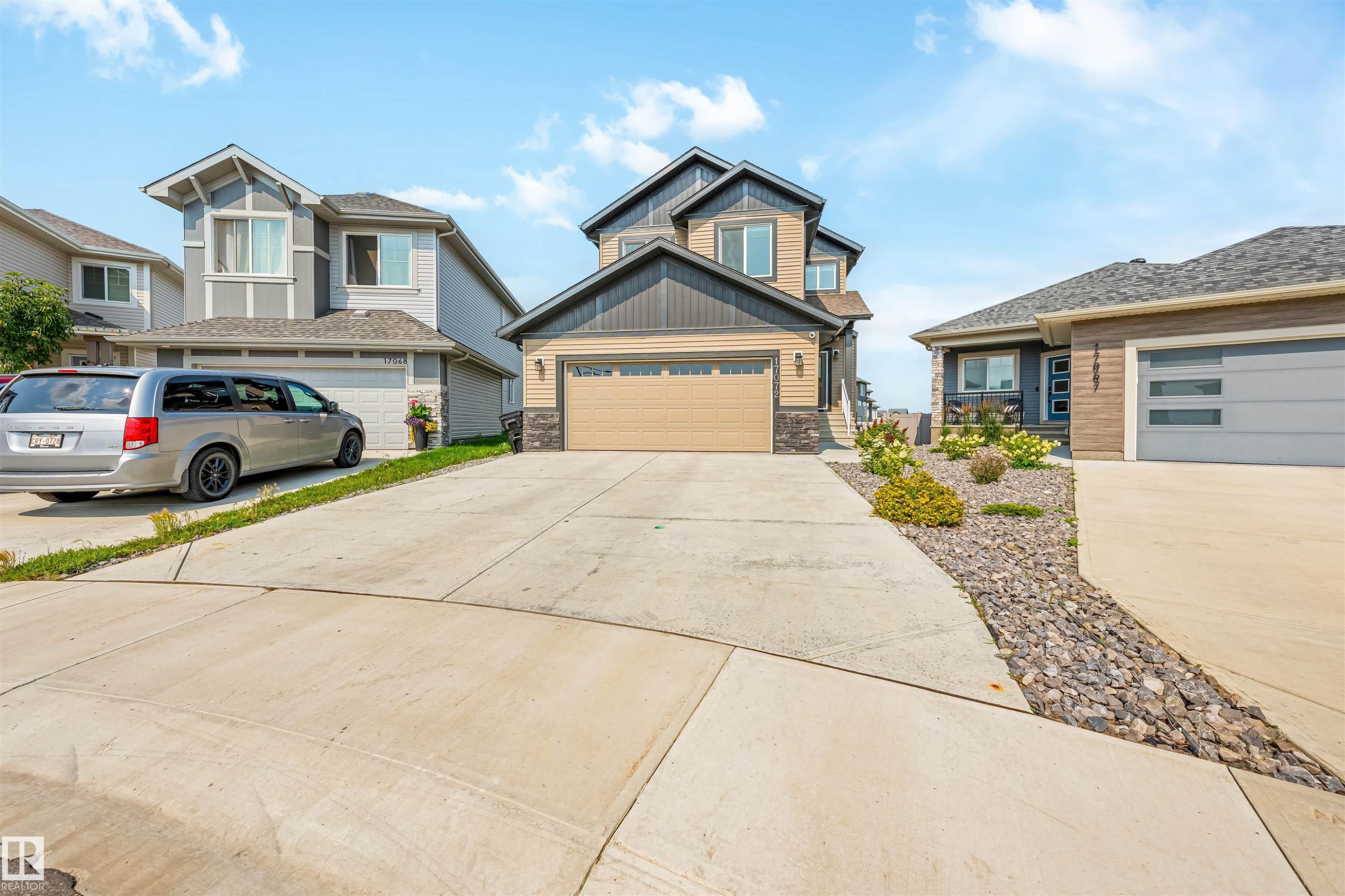 17072 45 Street Nw, Edmonton, AB - Outdoor With Facade