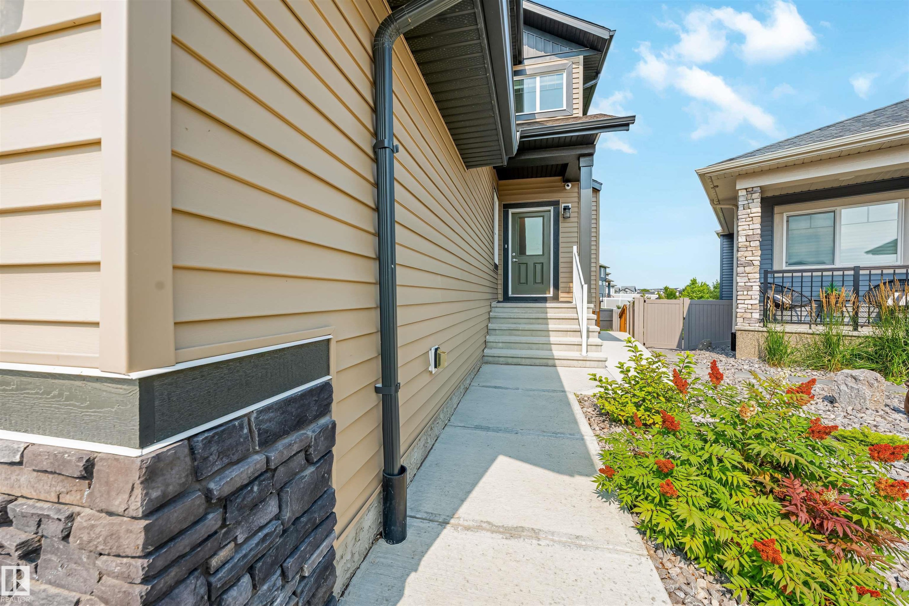 17072 45 Street Nw, Edmonton, AB - Outdoor