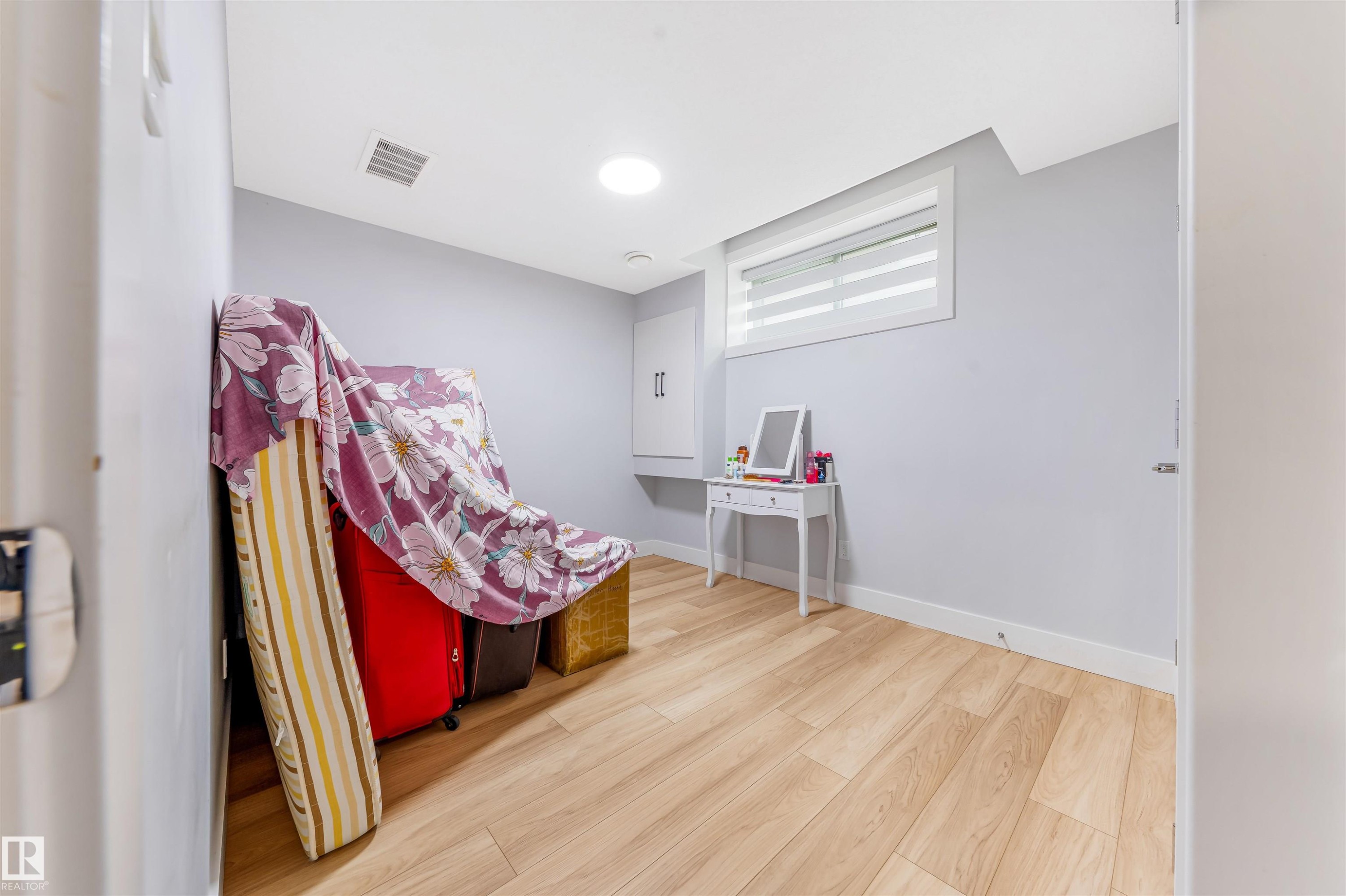 17072 45 Street Nw, Edmonton, AB - Indoor Photo Showing Other Room