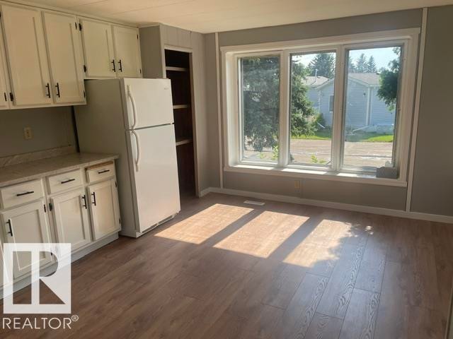 450 Evergreen Park Northwest, Edmonton, AB - Indoor Photo Showing Kitchen