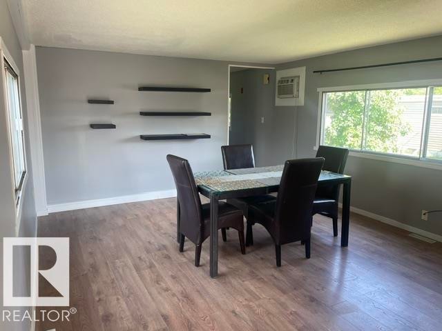 450 Evergreen Park Northwest, Edmonton, AB - Indoor Photo Showing Dining Room