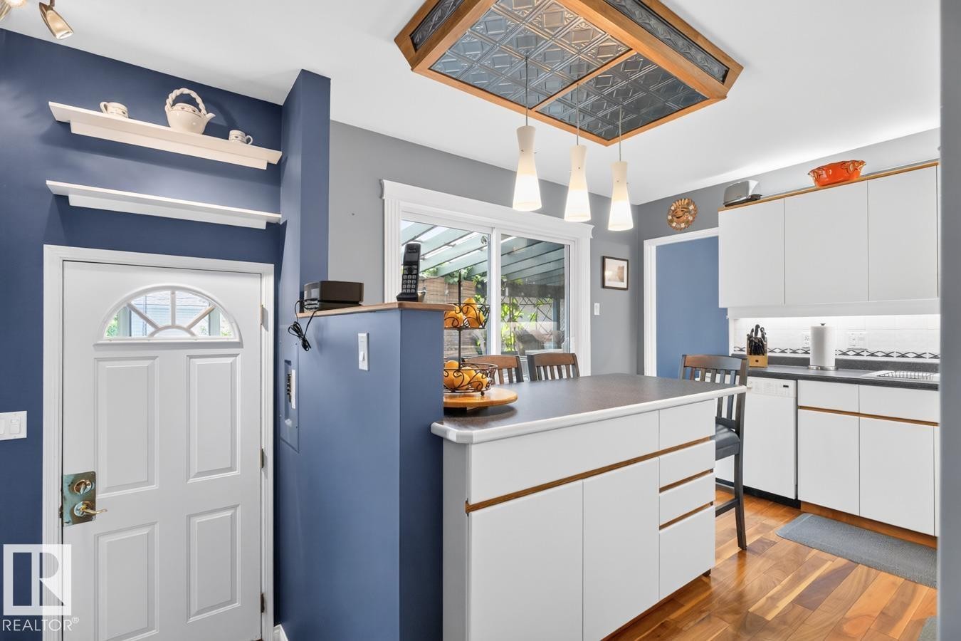 7607 75 Avenue Nw, Edmonton, AB - Indoor Photo Showing Kitchen
