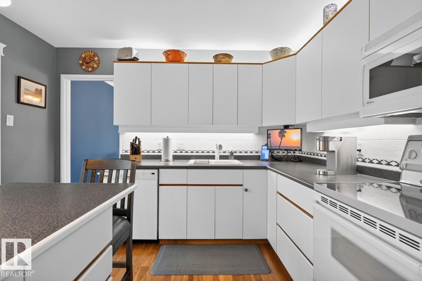 7607 75 Avenue Nw, Edmonton, AB - Indoor Photo Showing Kitchen