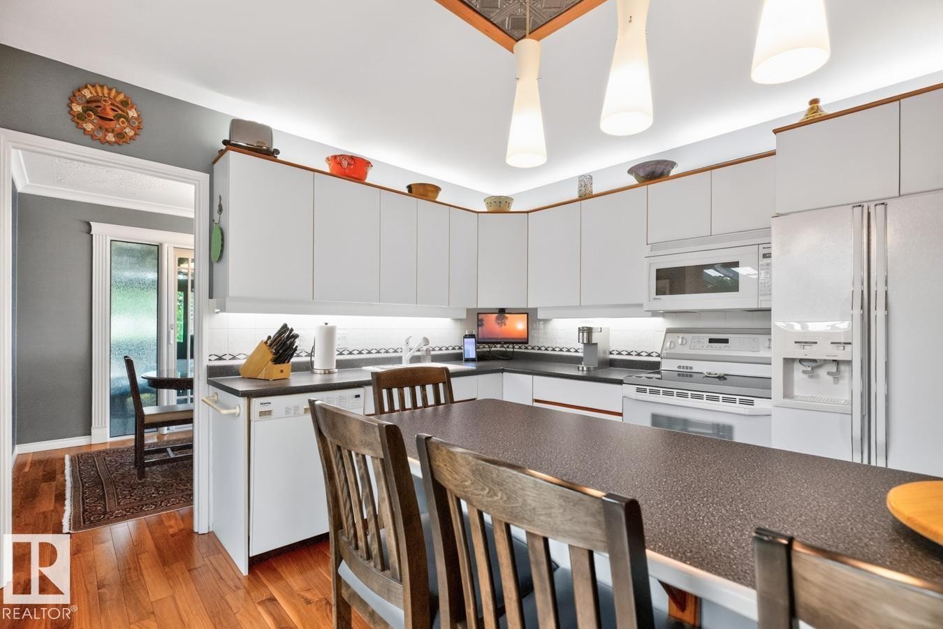 7607 75 Avenue Nw, Edmonton, AB - Indoor Photo Showing Kitchen