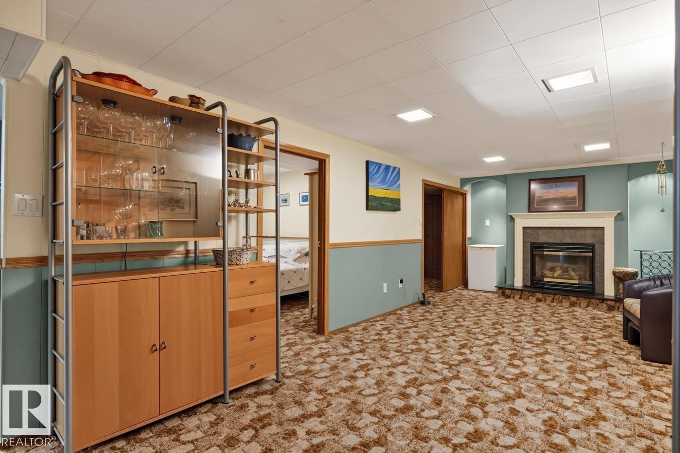 7607 75 Avenue Nw, Edmonton, AB - Indoor With Fireplace
