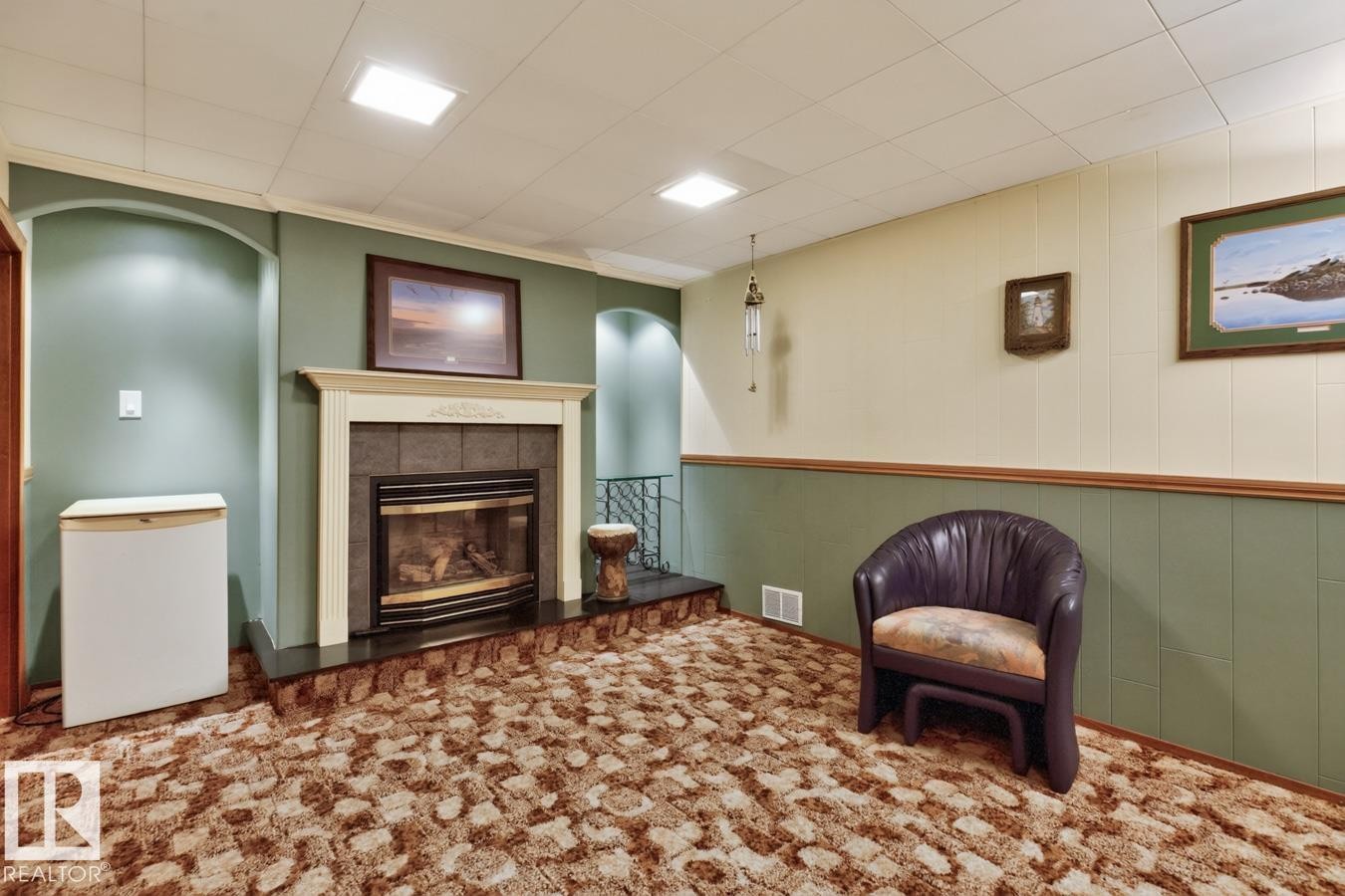 7607 75 Avenue Nw, Edmonton, AB - Indoor With Fireplace