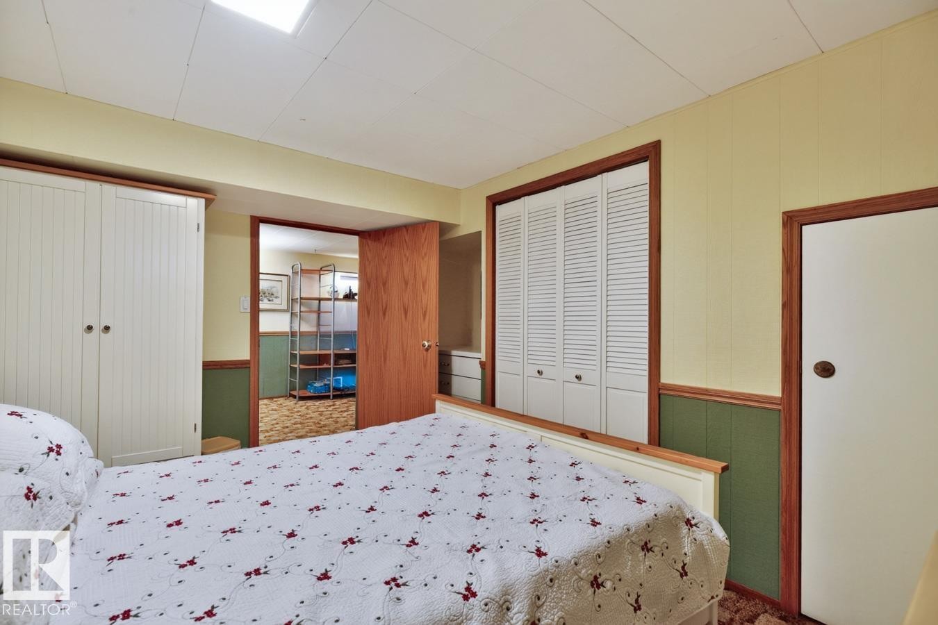 7607 75 Avenue Nw, Edmonton, AB - Indoor Photo Showing Bedroom