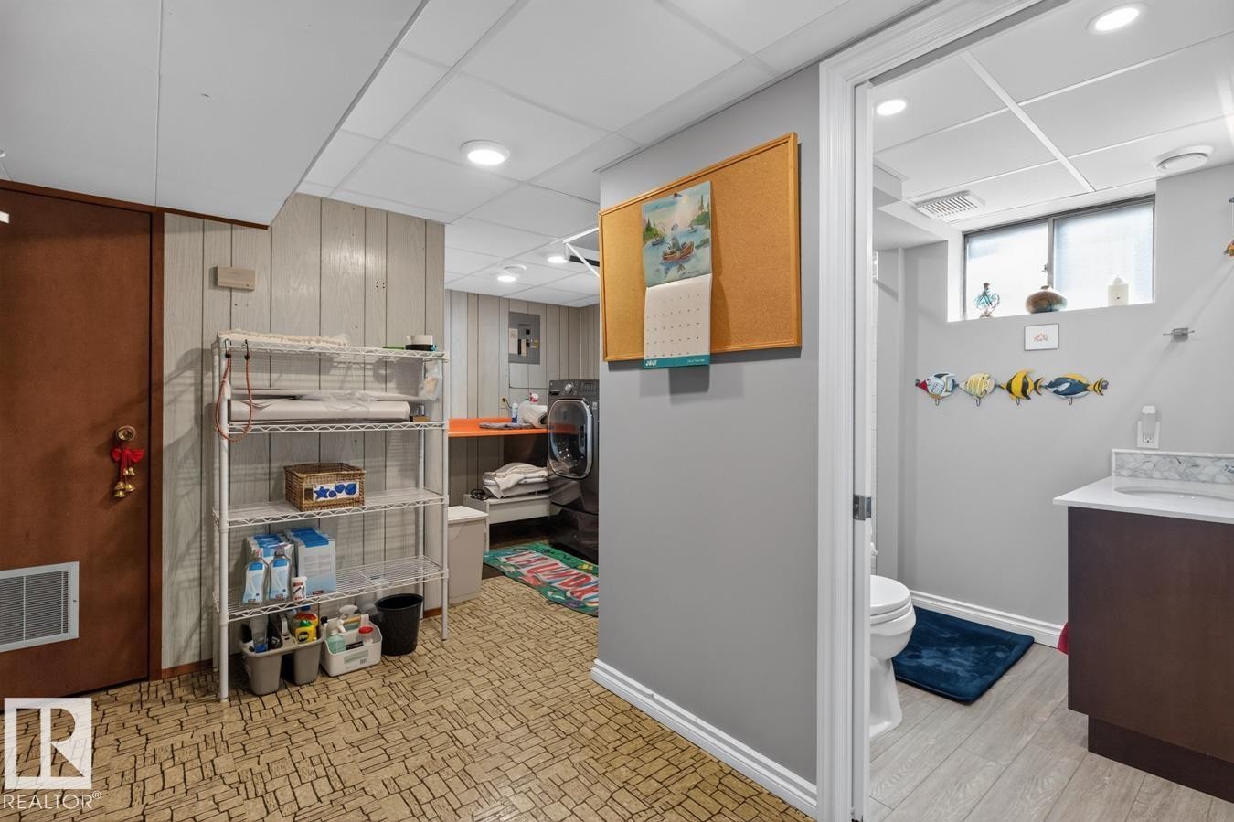 7607 75 Avenue Nw, Edmonton, AB - Indoor
