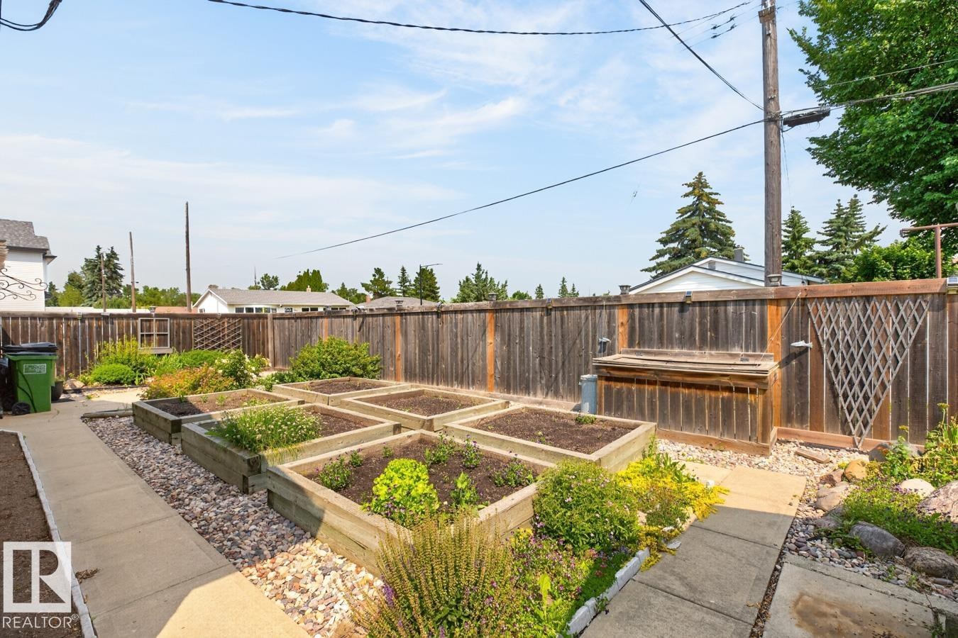 7607 75 Avenue Nw, Edmonton, AB - Outdoor