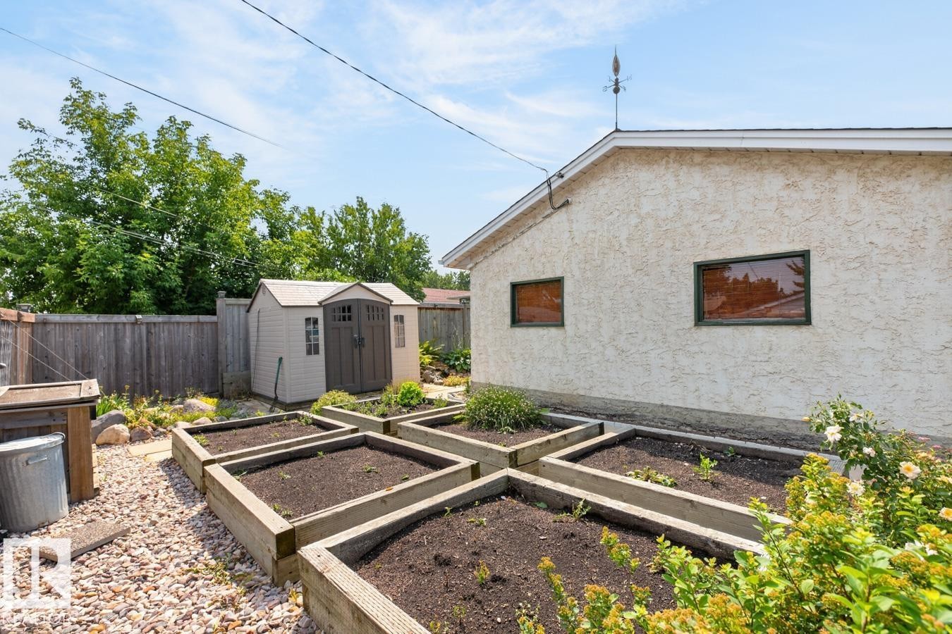 7607 75 Avenue Nw, Edmonton, AB - Outdoor