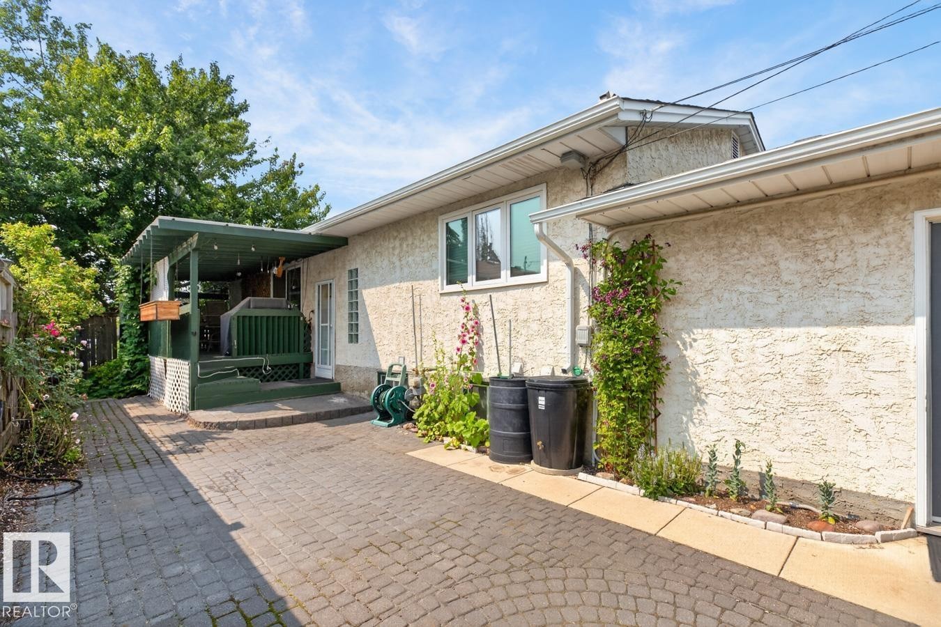 7607 75 Avenue Nw, Edmonton, AB - Outdoor