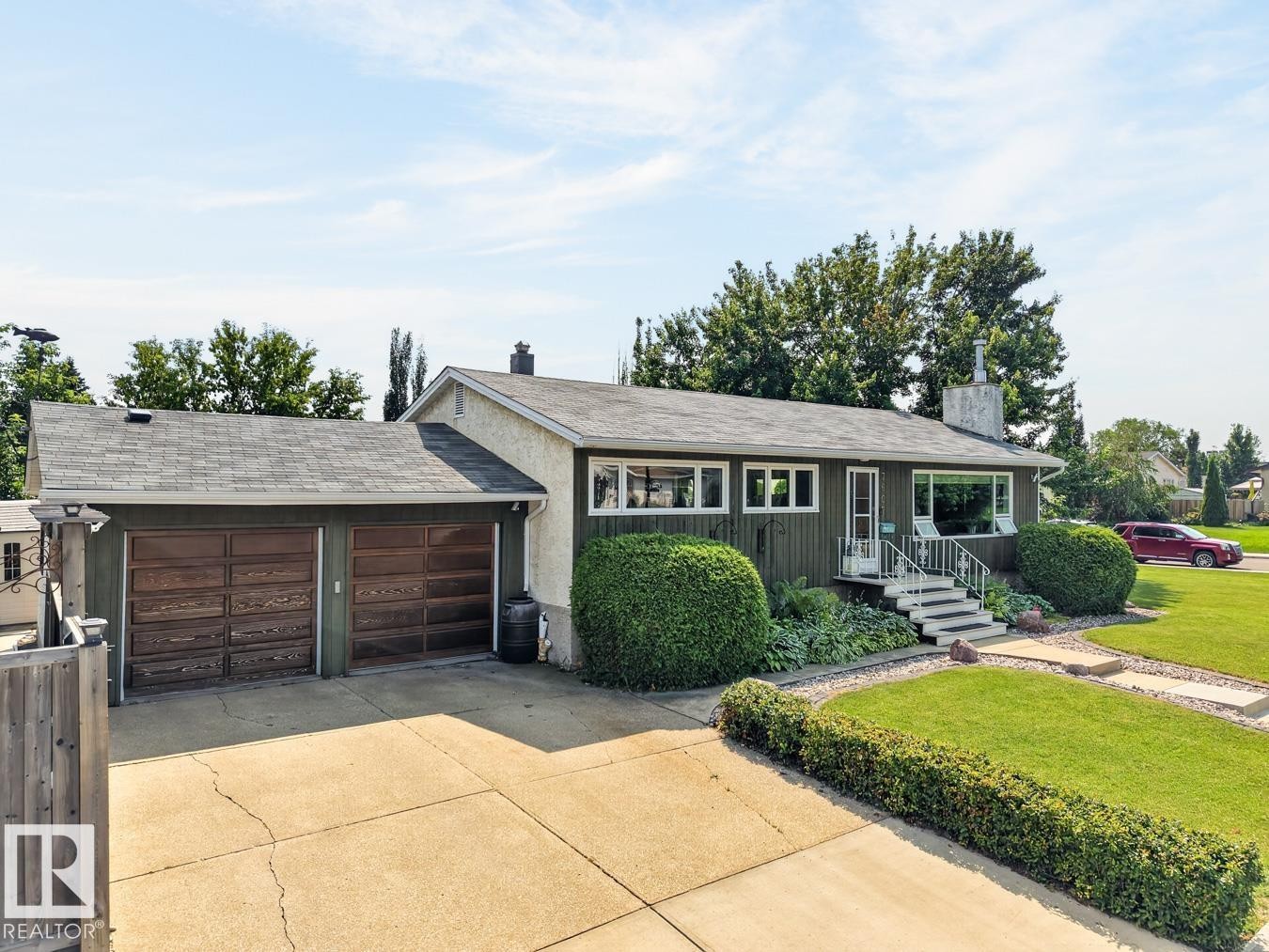 7607 75 Avenue Nw, Edmonton, AB - Outdoor
