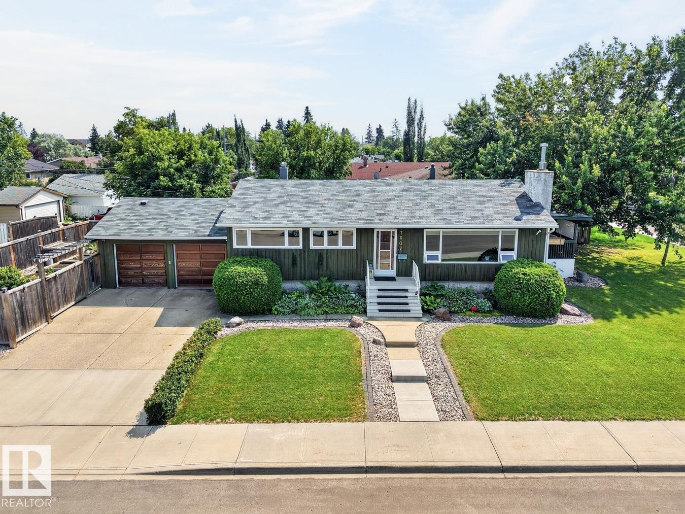 7607 75 Avenue Nw, Edmonton, AB - Outdoor