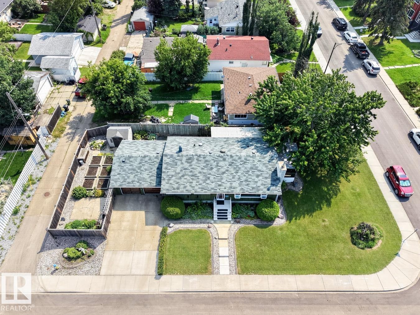 7607 75 Avenue Nw, Edmonton, AB - Outdoor