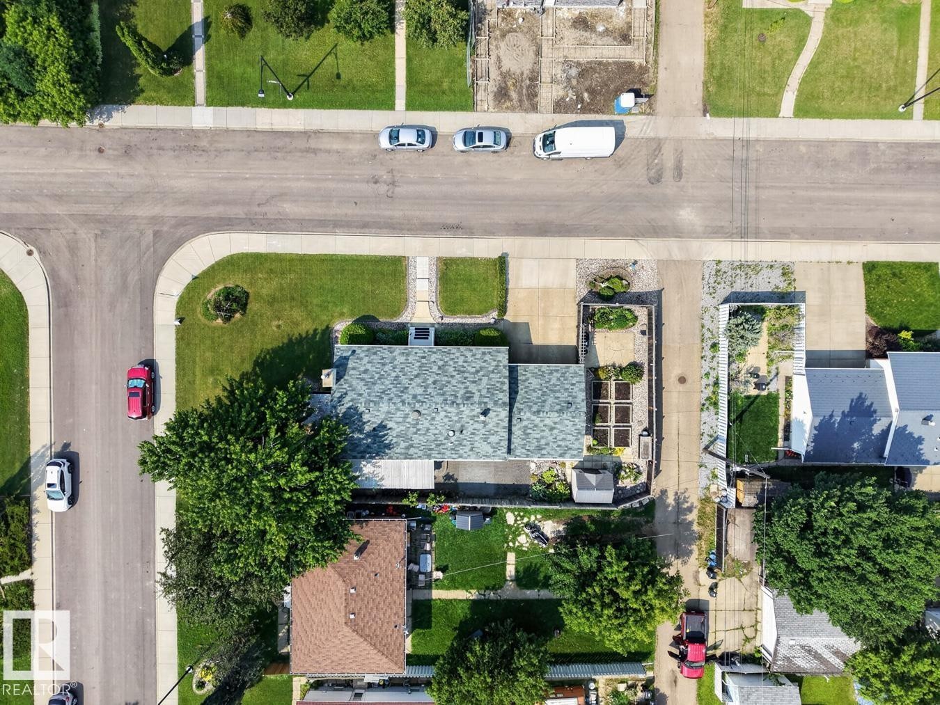 7607 75 Avenue Nw, Edmonton, AB - Outdoor