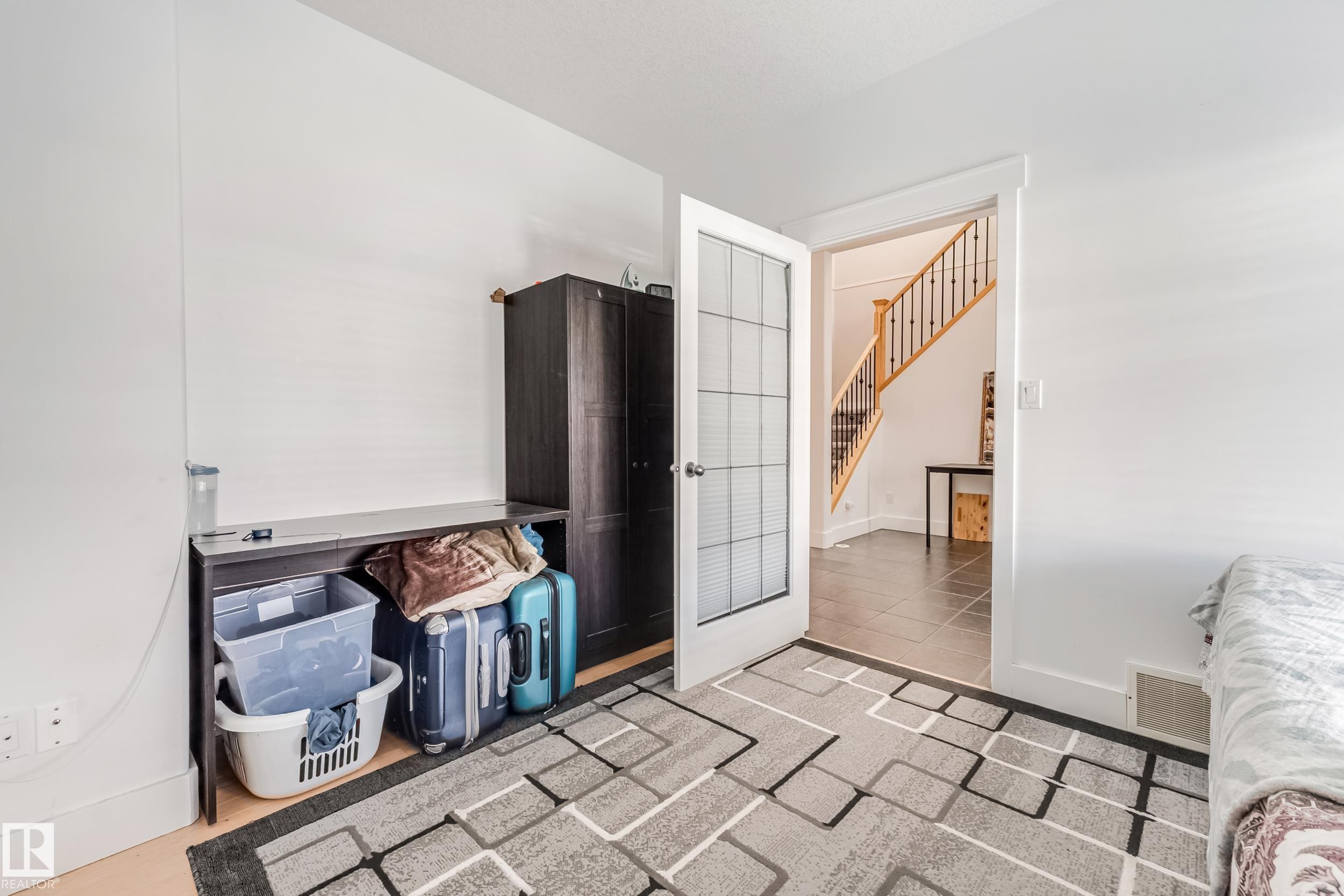 1508 68 Street Sw, Edmonton, AB - Indoor Photo Showing Other Room