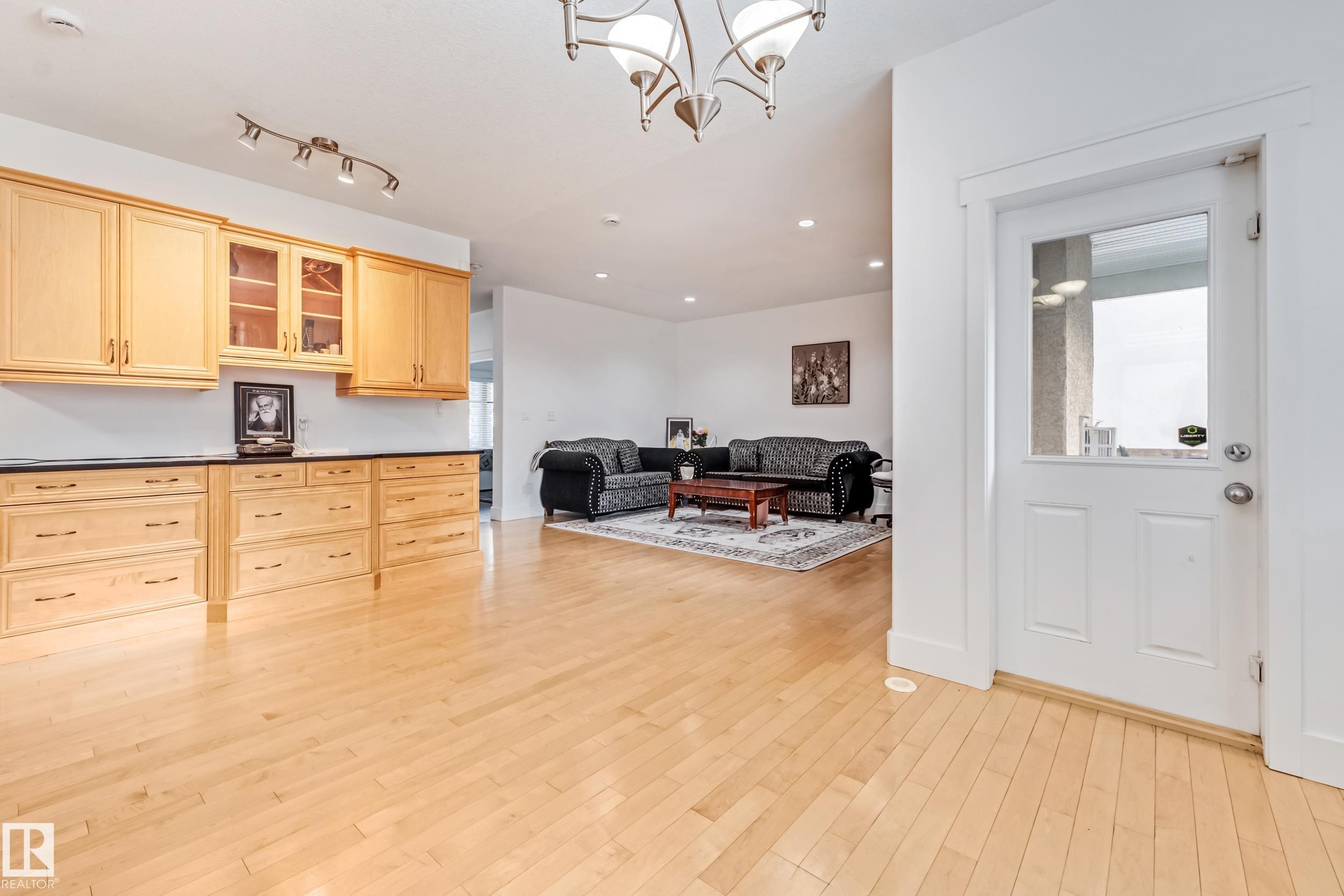 1508 68 Street Sw, Edmonton, AB - Indoor