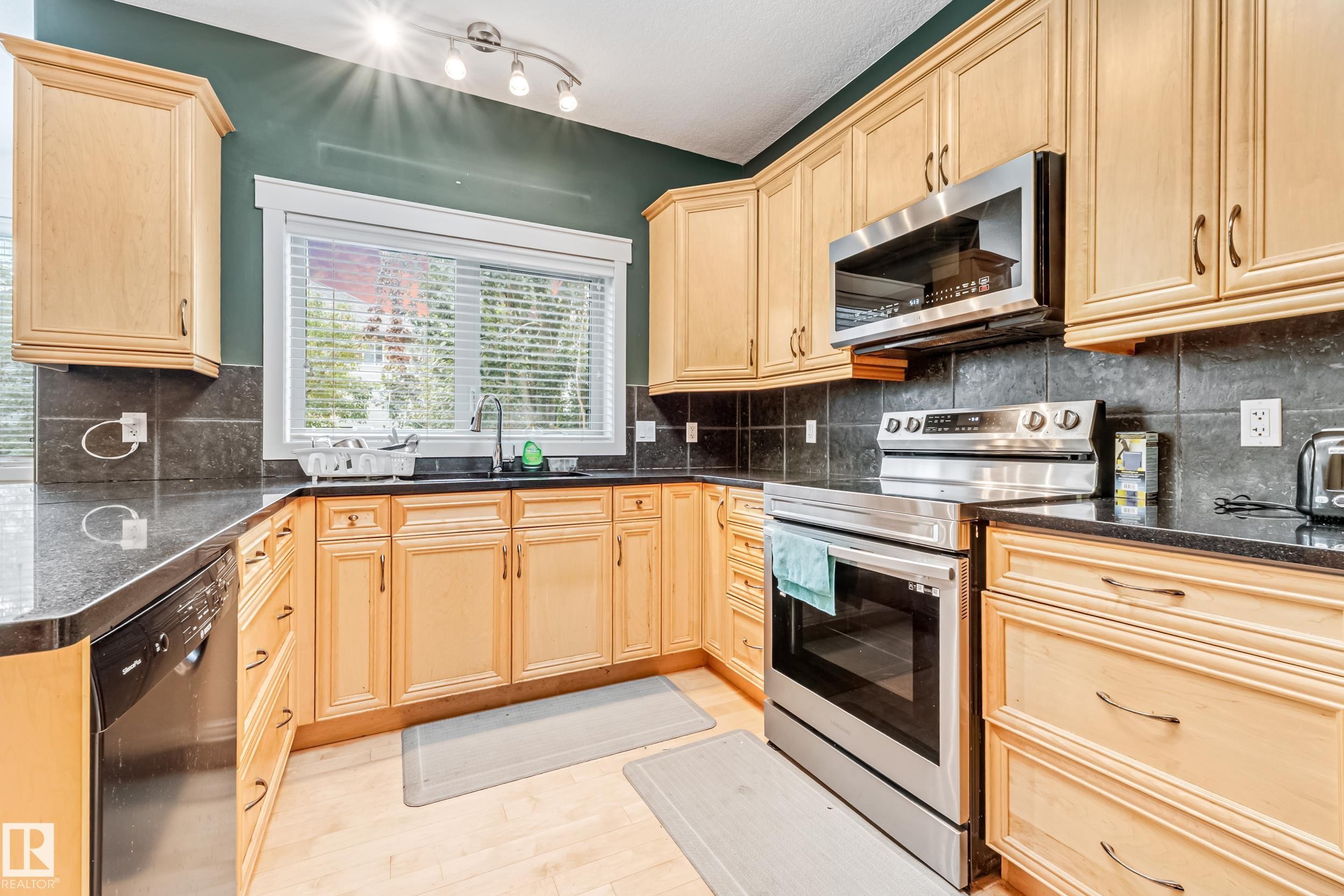 1508 68 Street Sw, Edmonton, AB - Indoor Photo Showing Kitchen