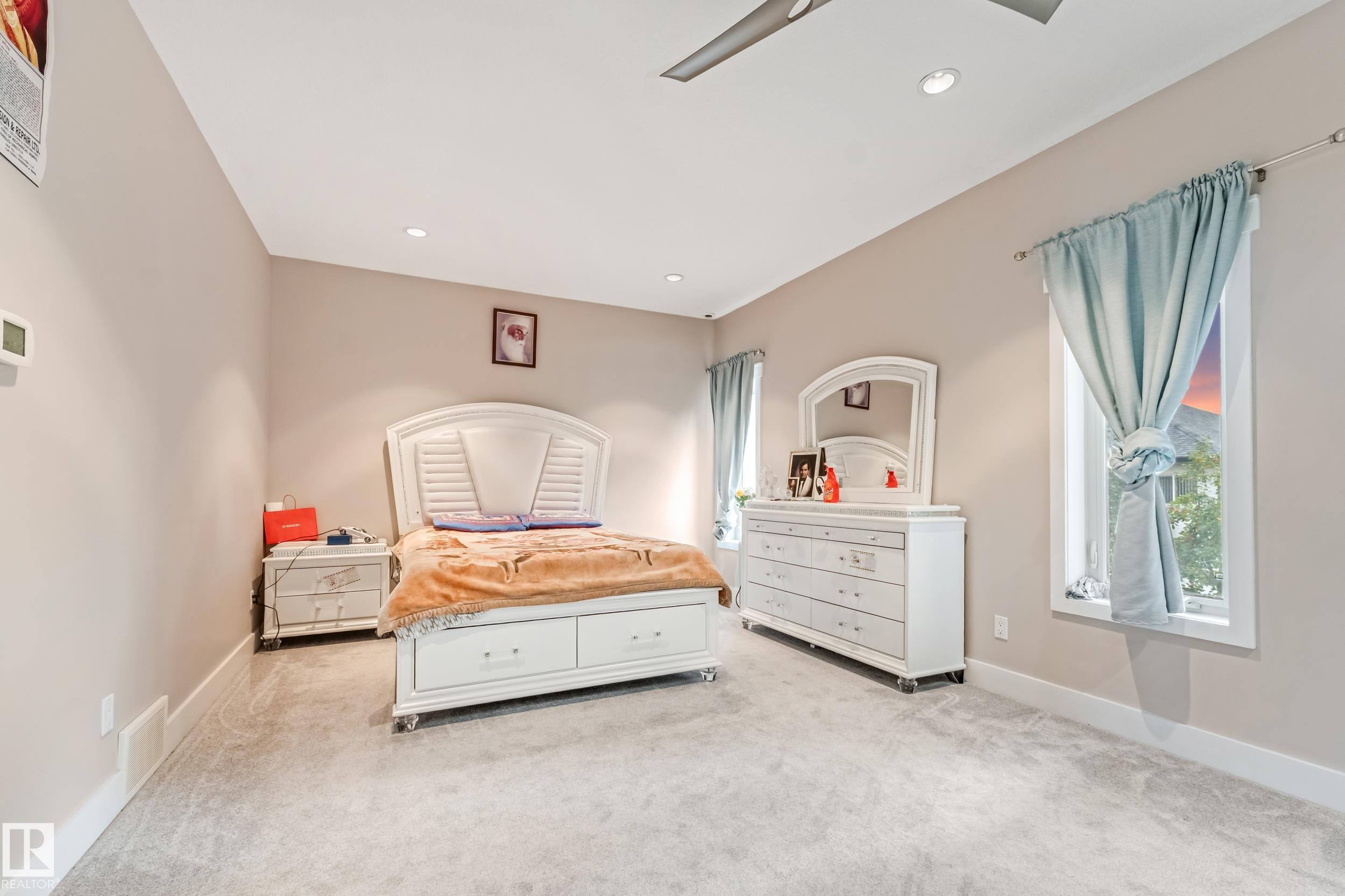 1508 68 Street Sw, Edmonton, AB - Indoor Photo Showing Bedroom