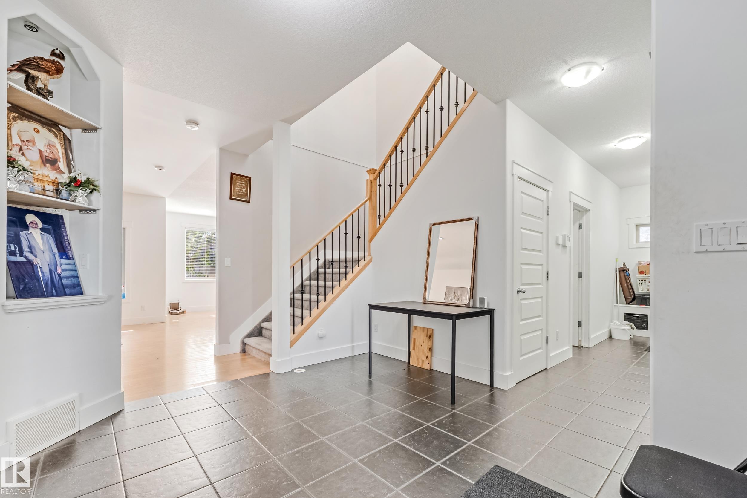 1508 68 Street Sw, Edmonton, AB - Indoor Photo Showing Other Room