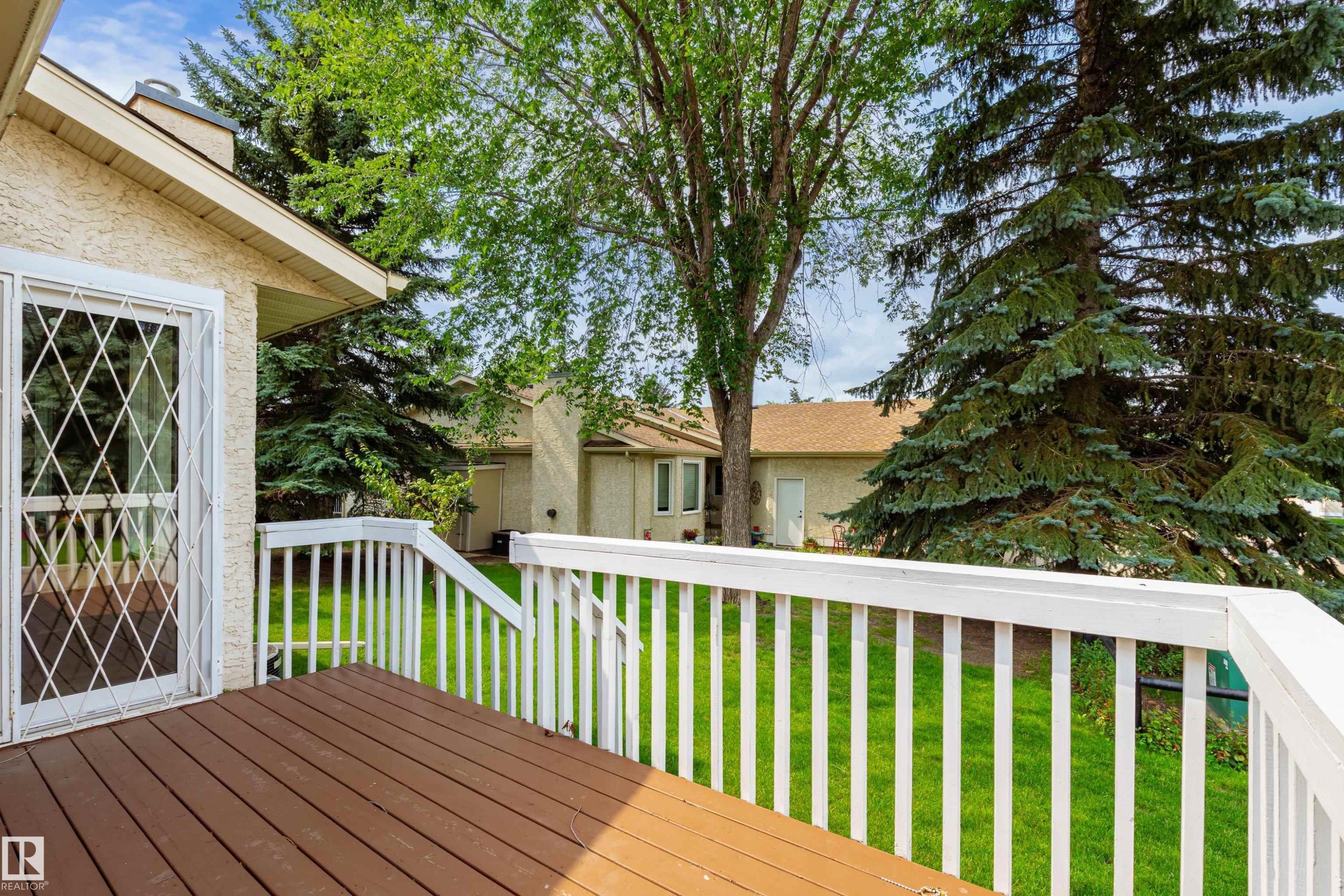 Expansive outdoor deck with wood-finish flooring and white railings - #21 9375 172 St Nw, Edmonton, AB - Outdoor With Deck Patio Veranda