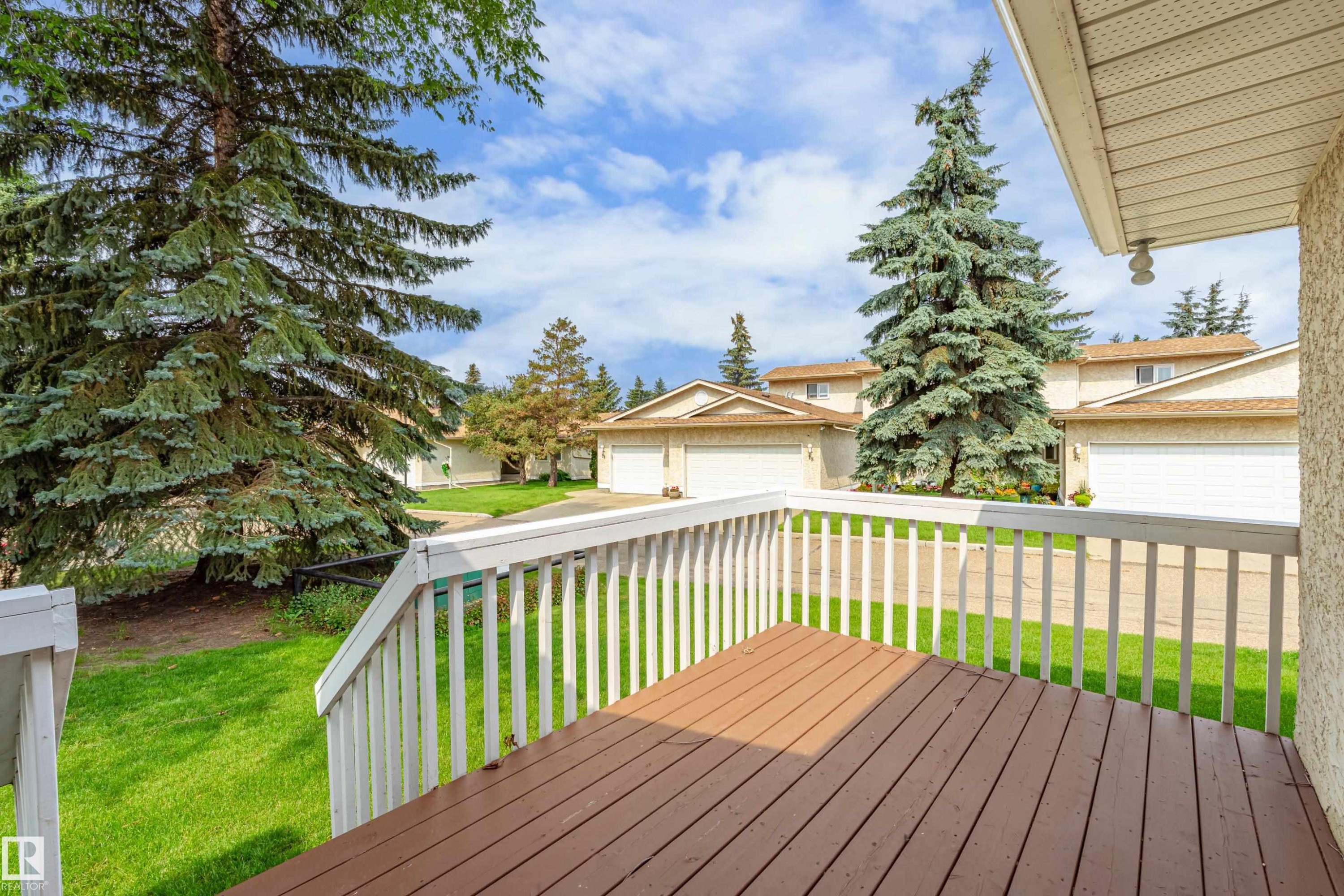 Exterior deck with wood-finish flooring and white railings - #21 9375 172 St Nw, Edmonton, AB - Outdoor With Deck Patio Veranda