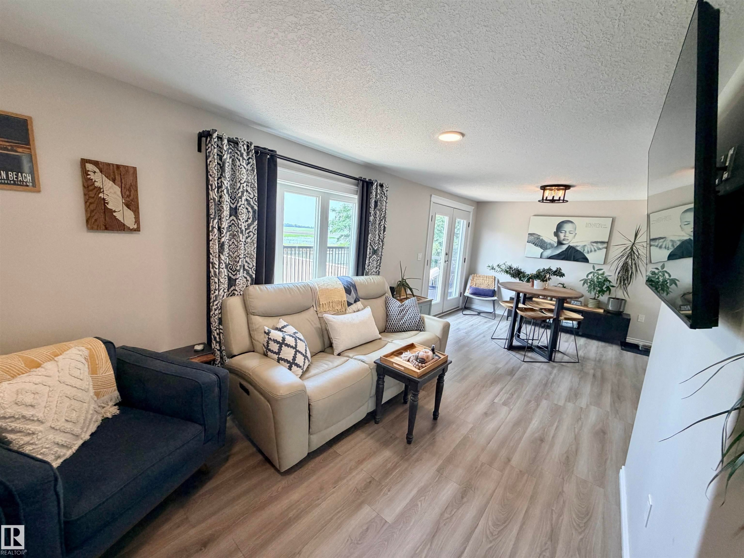 58571 Rr 90, Rural St. Paul County, AB - Indoor Photo Showing Living Room