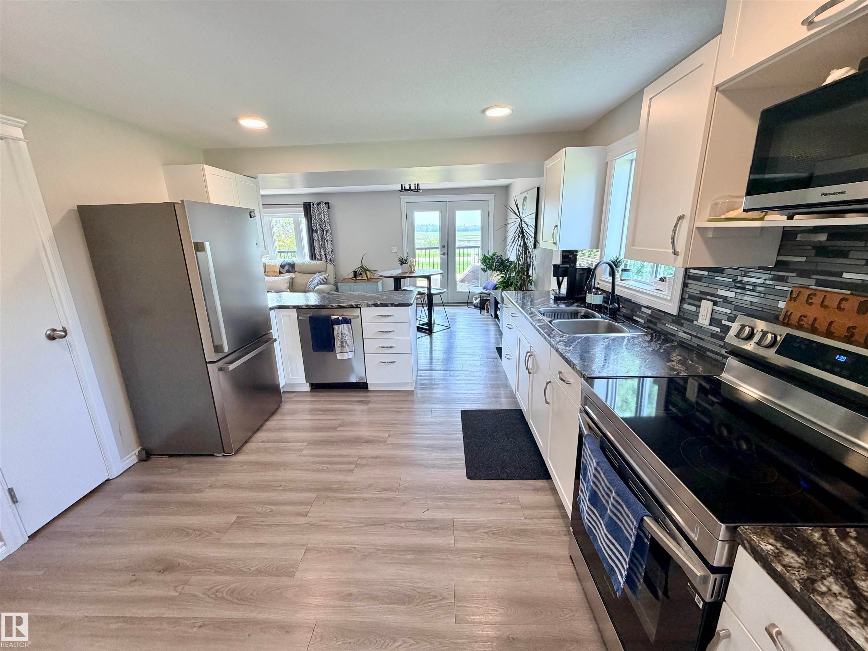 58571 Rr 90, Rural St. Paul County, AB - Indoor Photo Showing Kitchen With Stainless Steel Kitchen With Double Sink