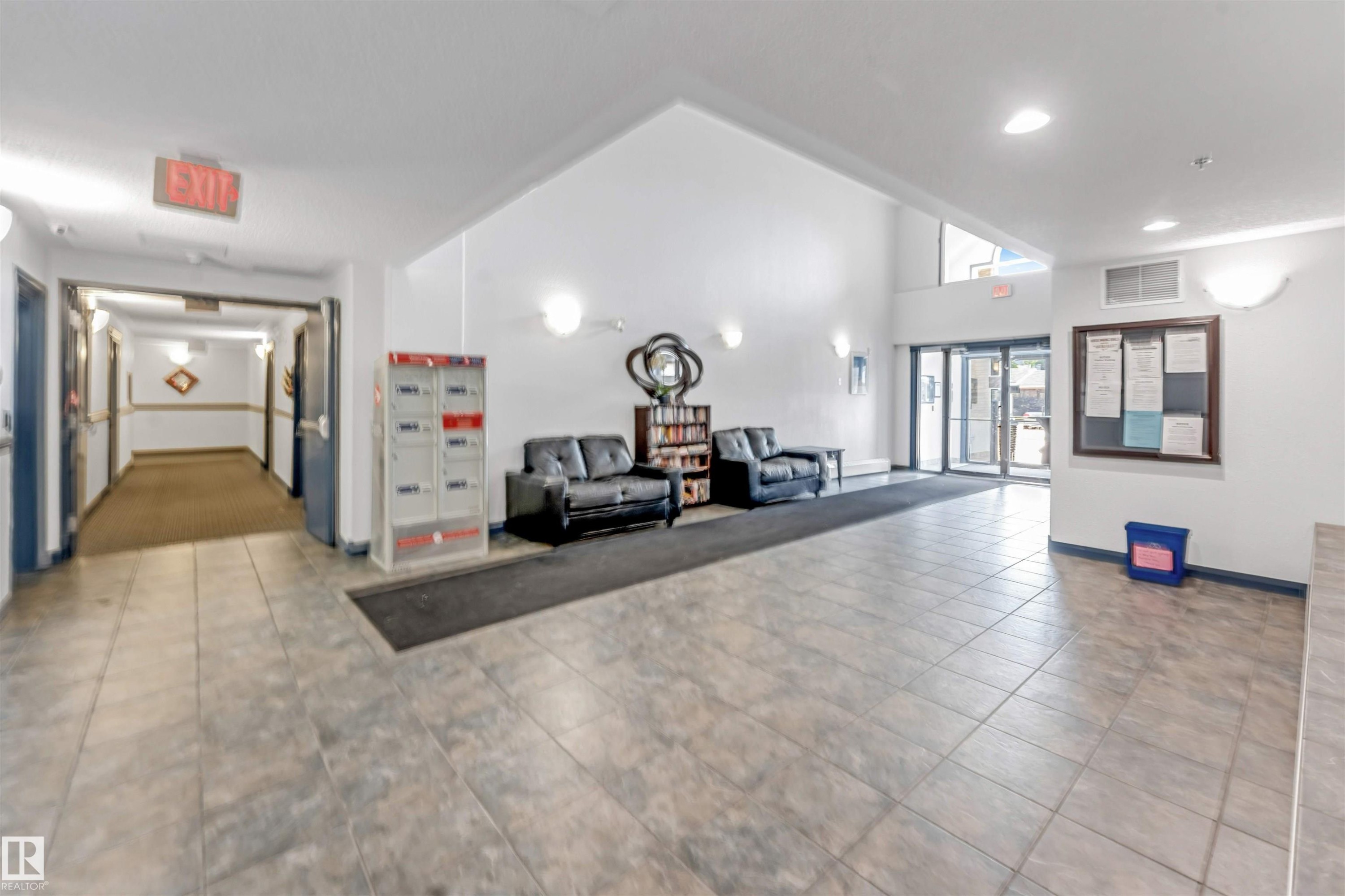 #416 2305 35A Av Nw, Edmonton, AB - Indoor Photo Showing Other Room