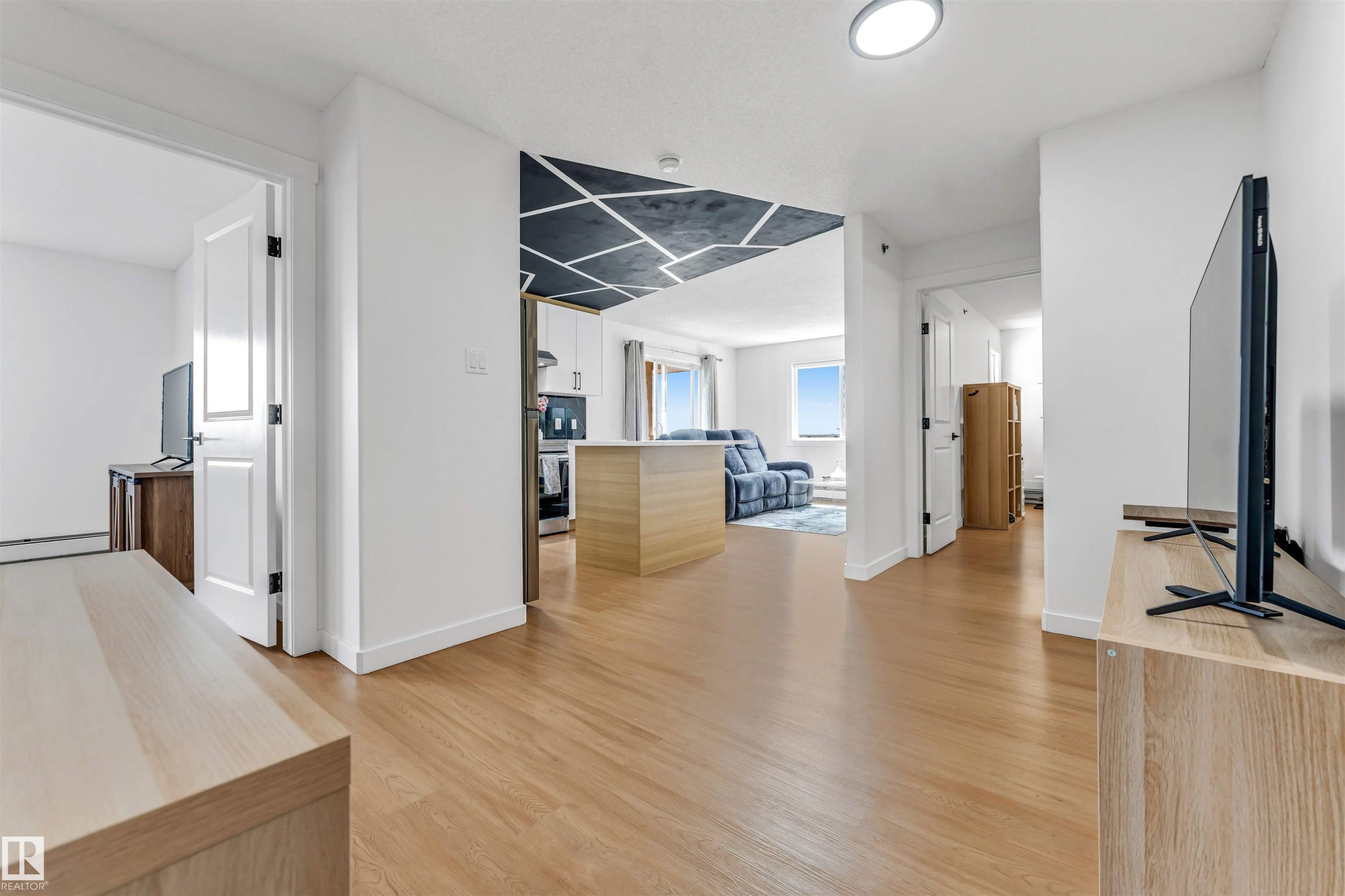 #416 2305 35A Av Nw, Edmonton, AB - Indoor