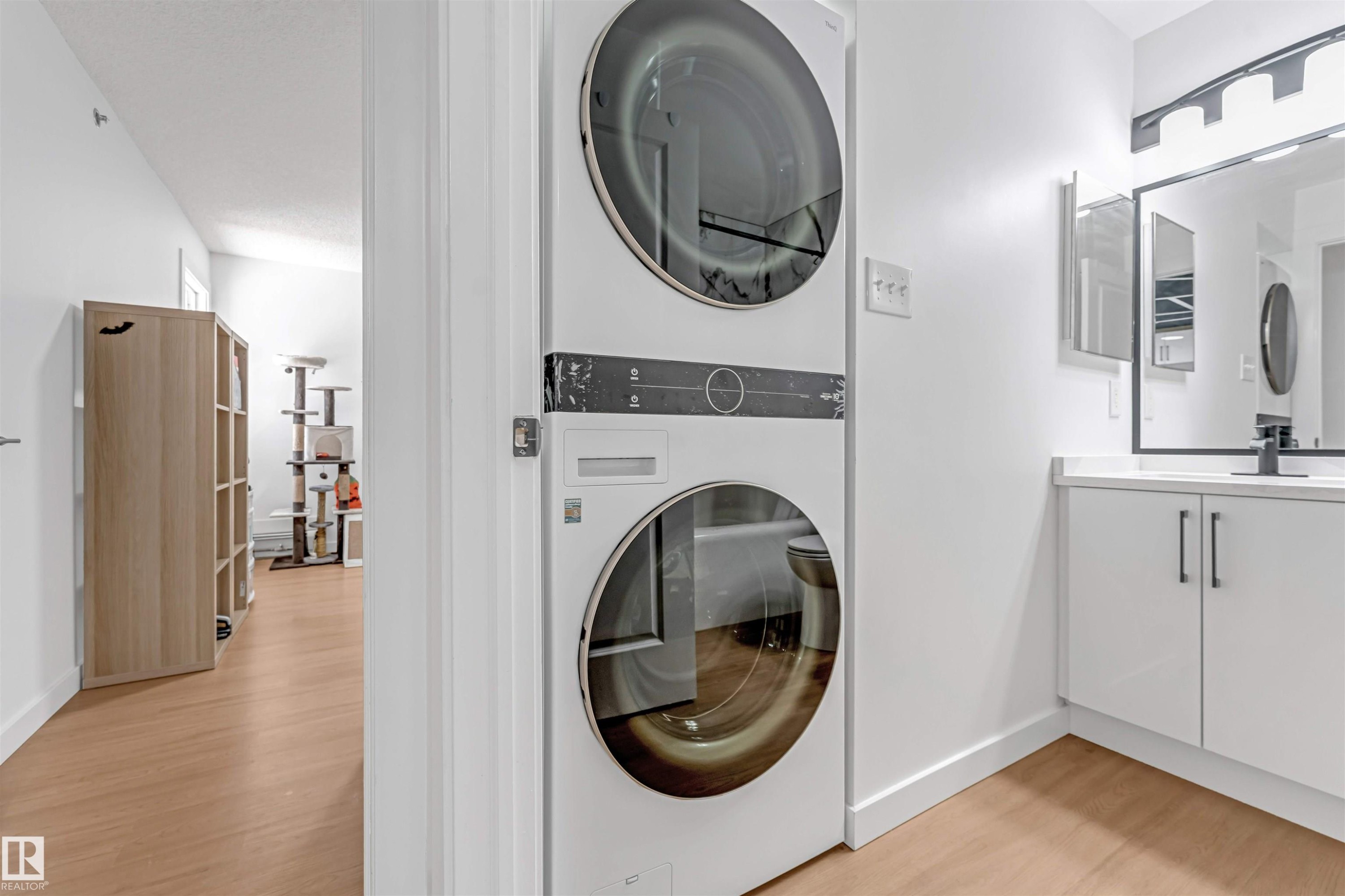 #416 2305 35A Av Nw, Edmonton, AB - Indoor Photo Showing Laundry Room