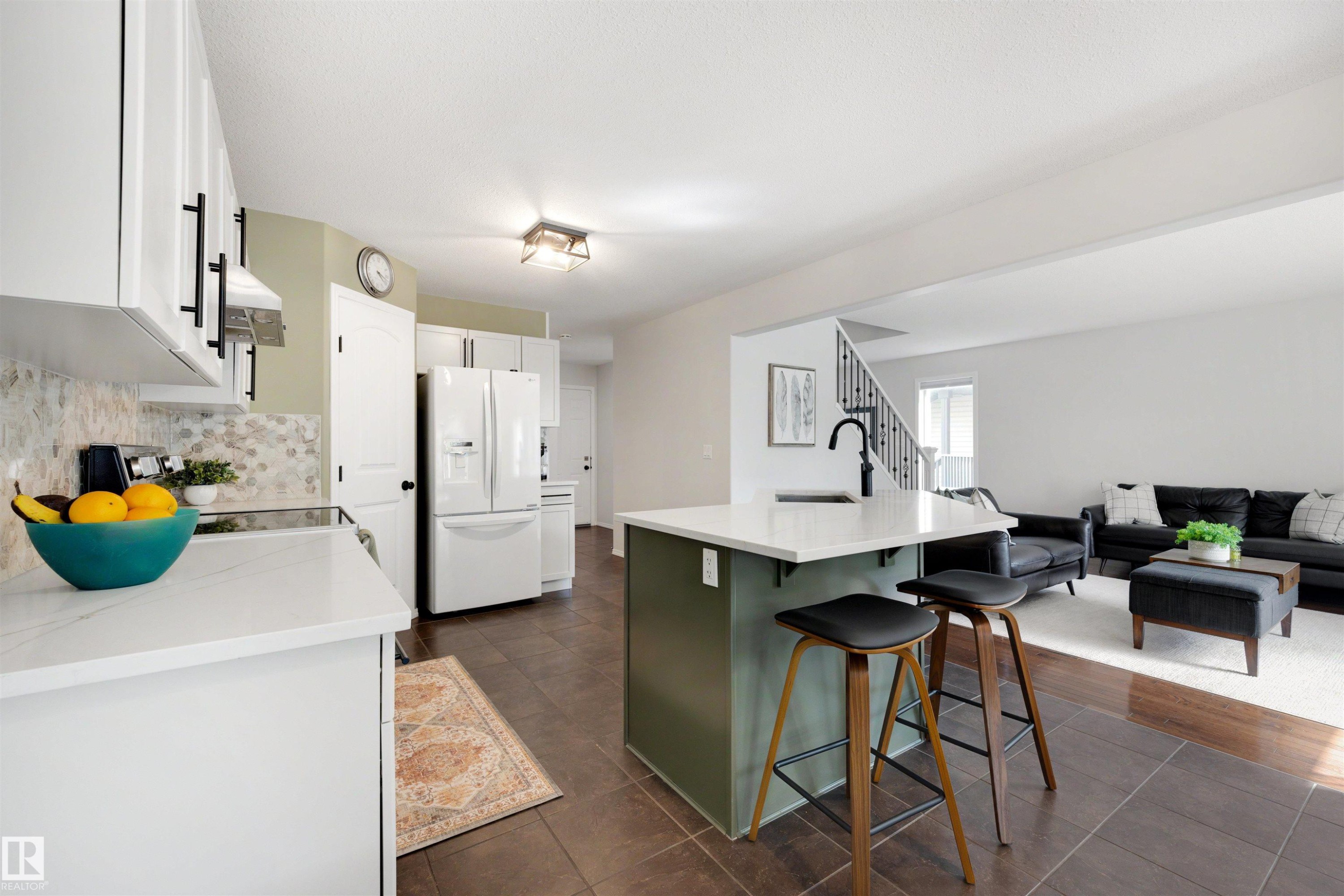 728 173 Street Sw, Edmonton, AB - Indoor Photo Showing Kitchen