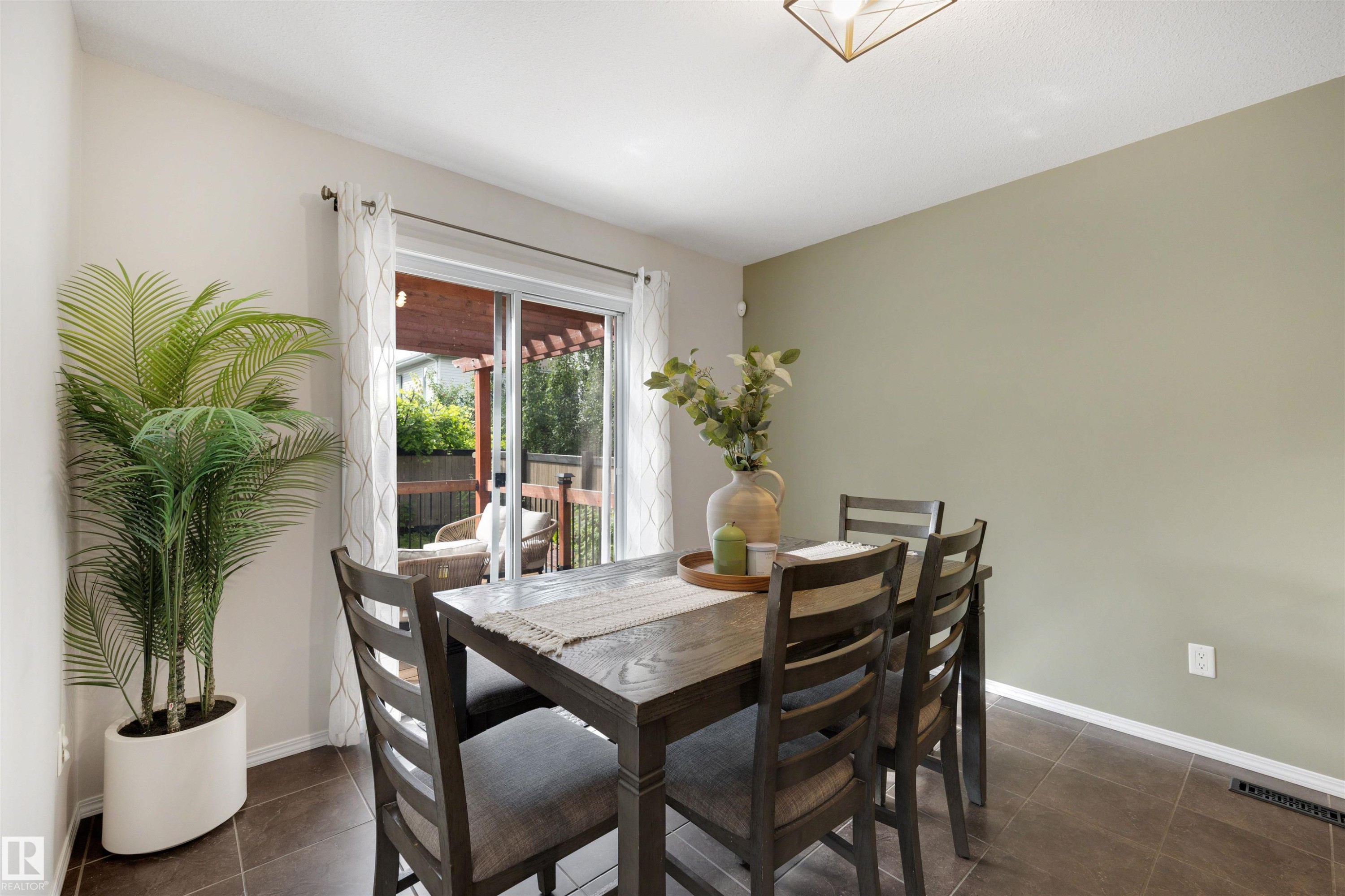 728 173 Street Sw, Edmonton, AB - Indoor Photo Showing Dining Room